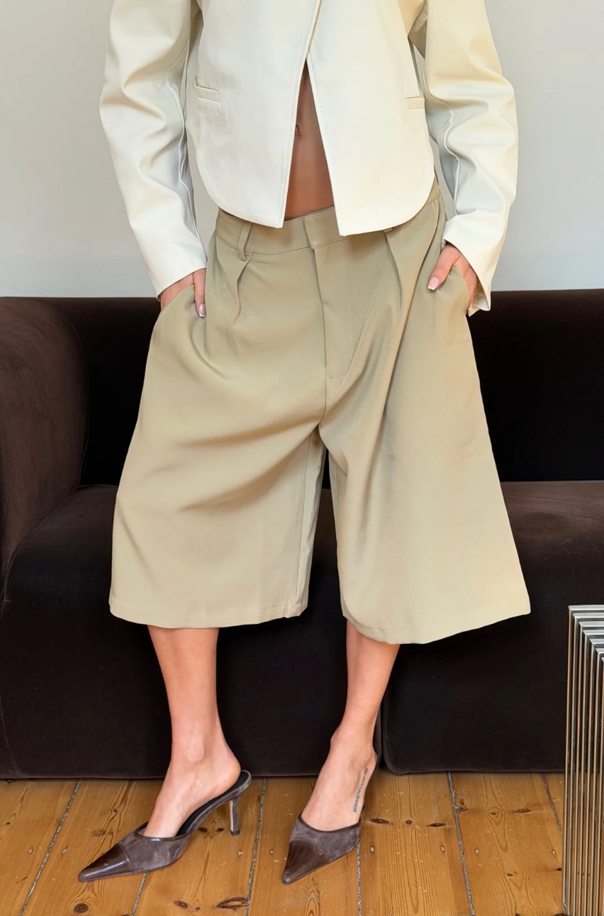 The Women’s Long Shorts Trend Taking Over This Season | Bronze Snake