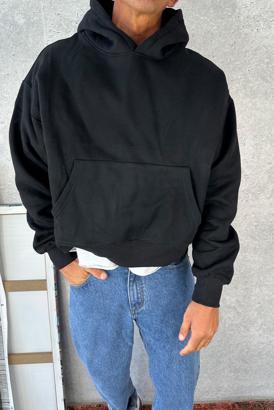Roman Cropped Drop Hoodie Black