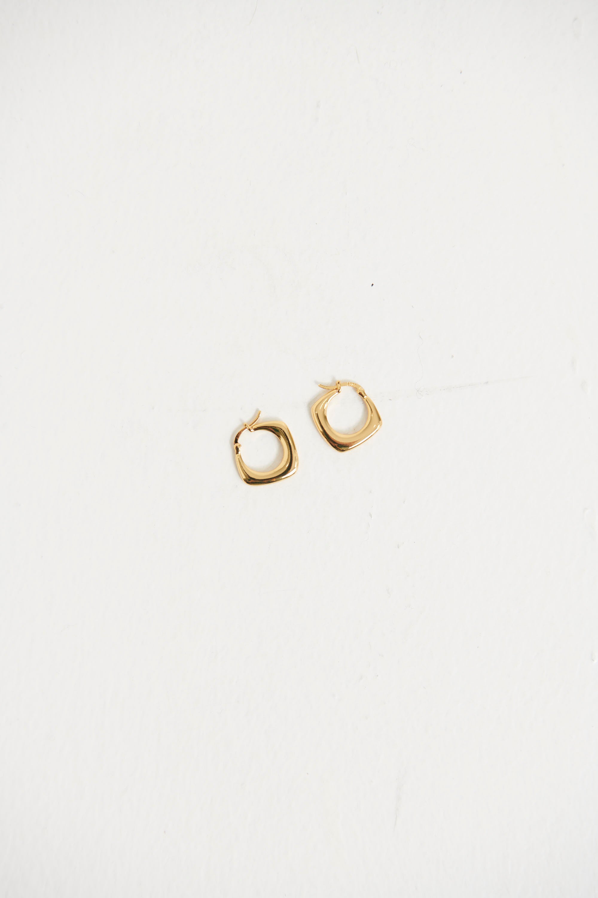 True Square Earrings Gold
