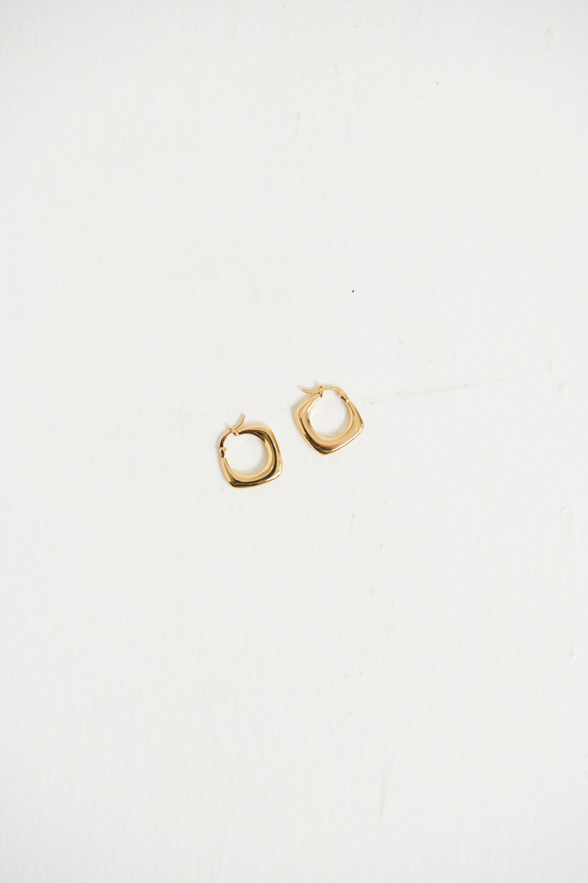 True Square Earrings Gold