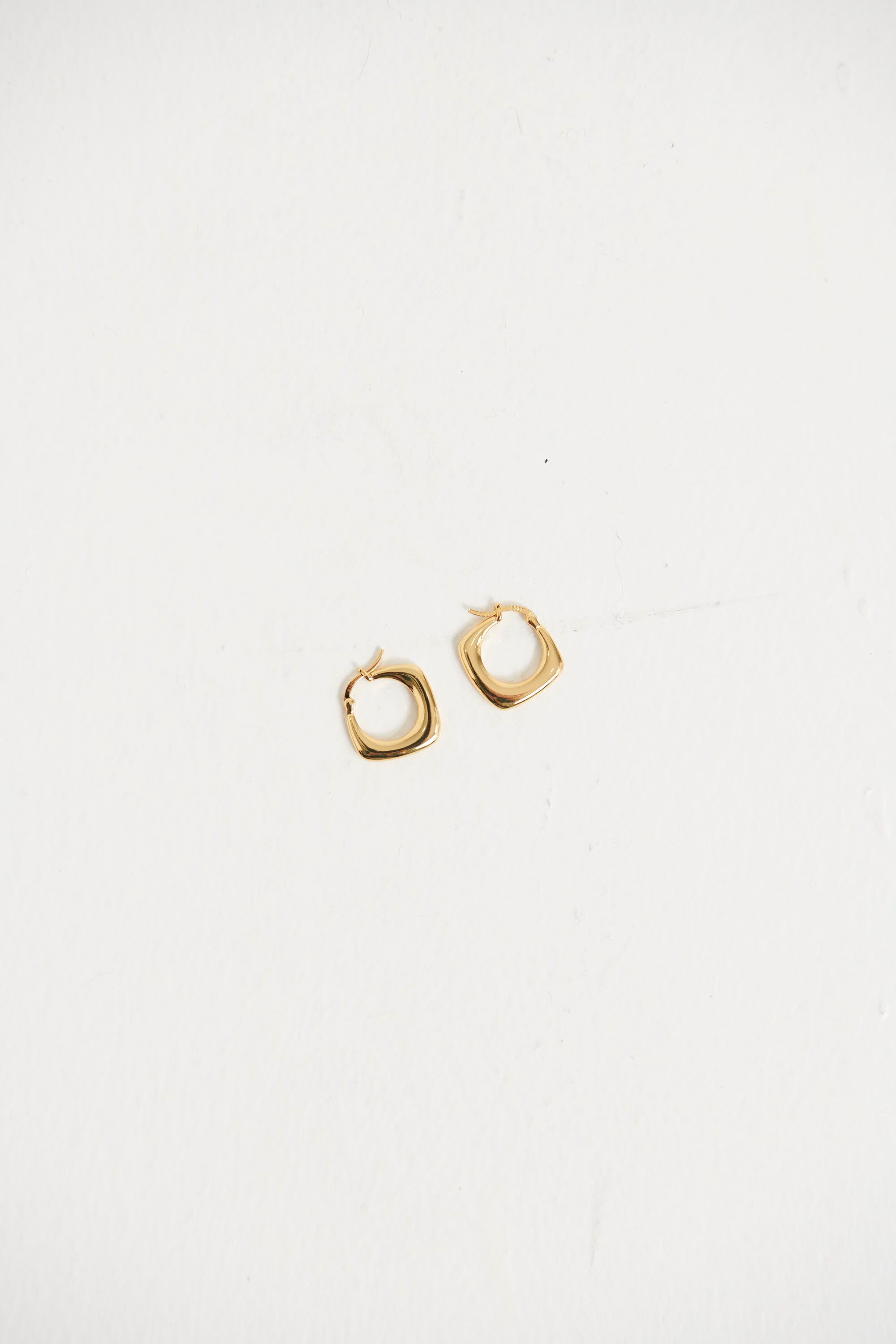 True Square Earrings Gold