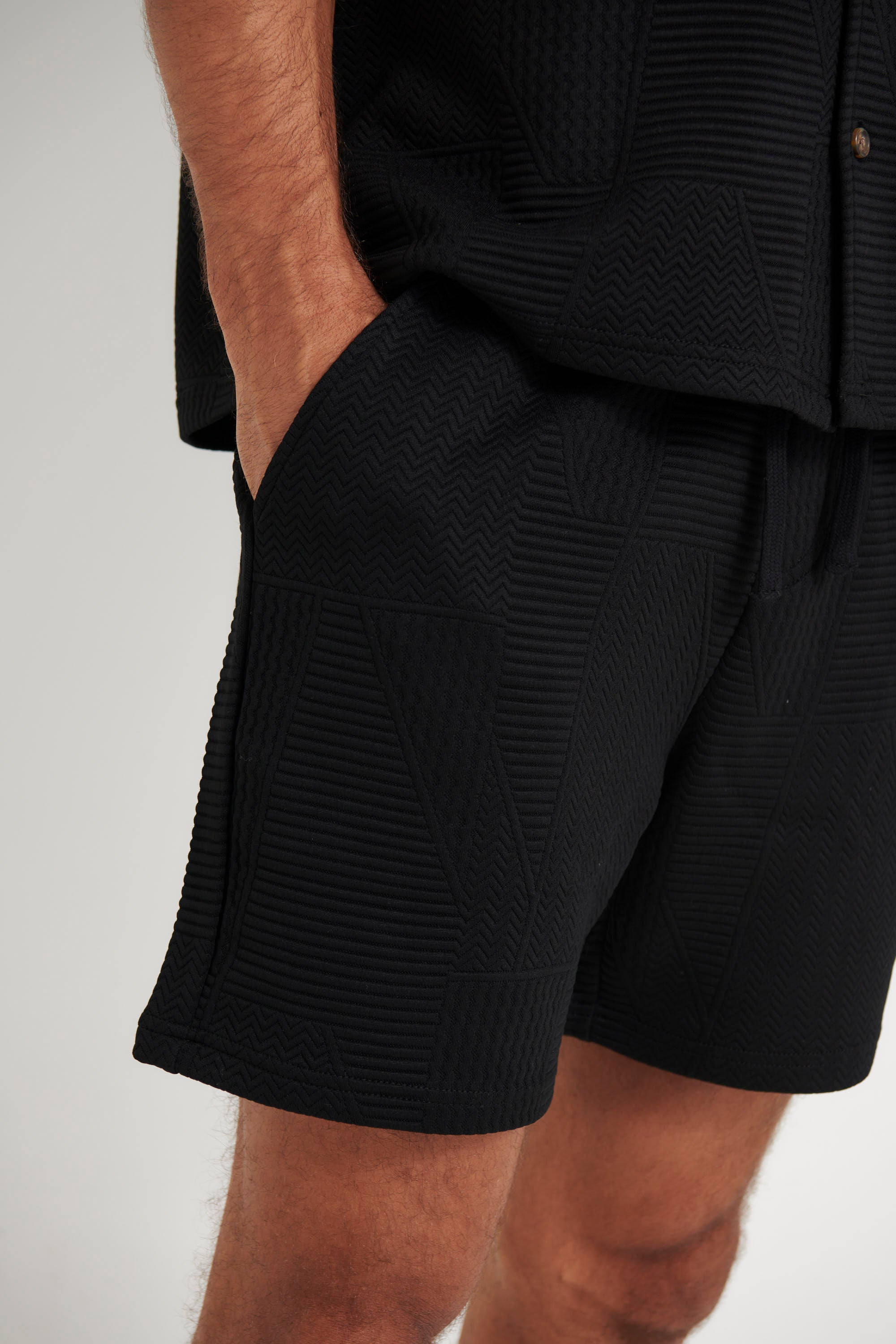 Noah Texture Short Black