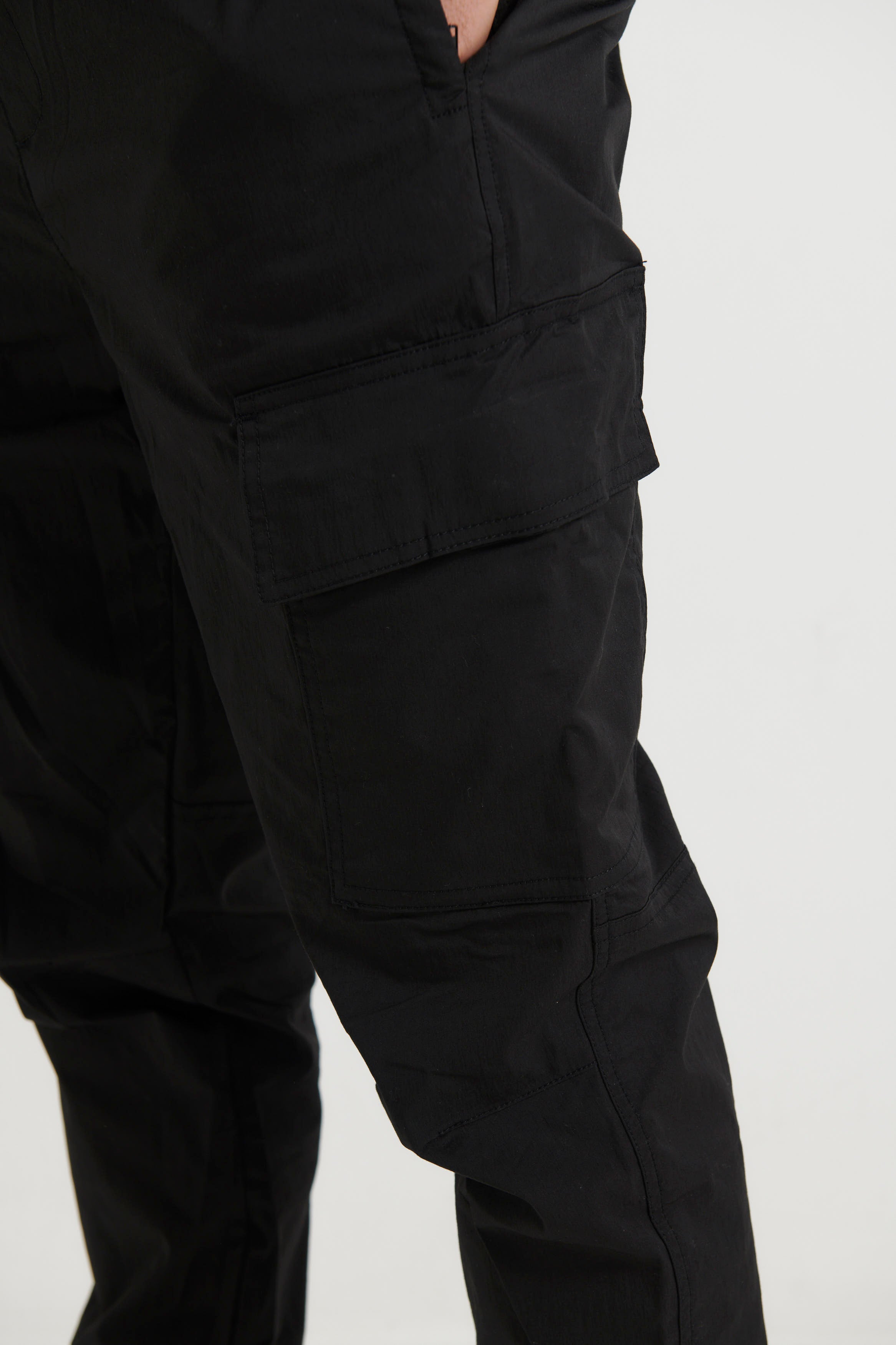 Zip Chute Jogger Black