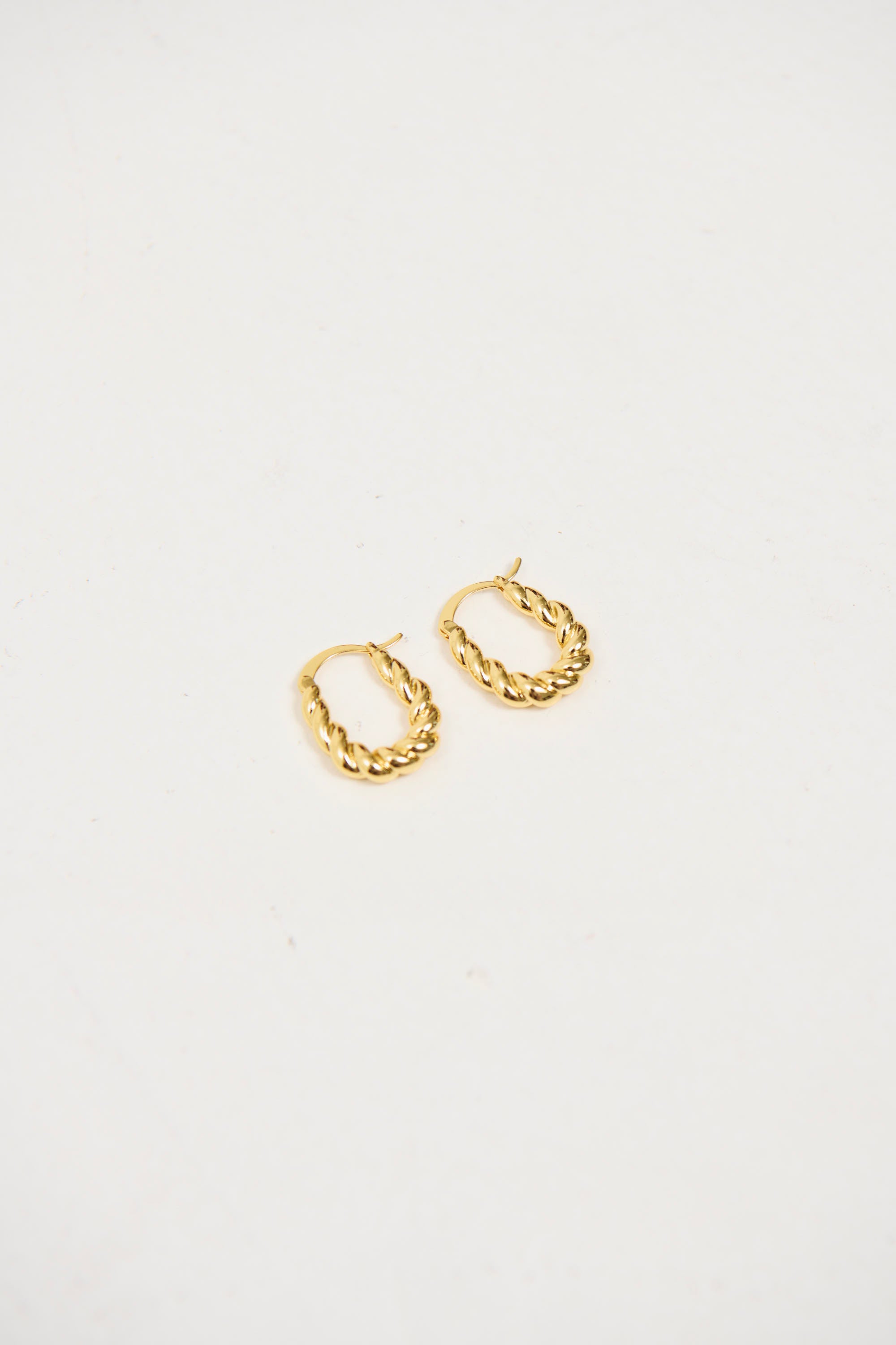 Lora Twist Hoop Gold