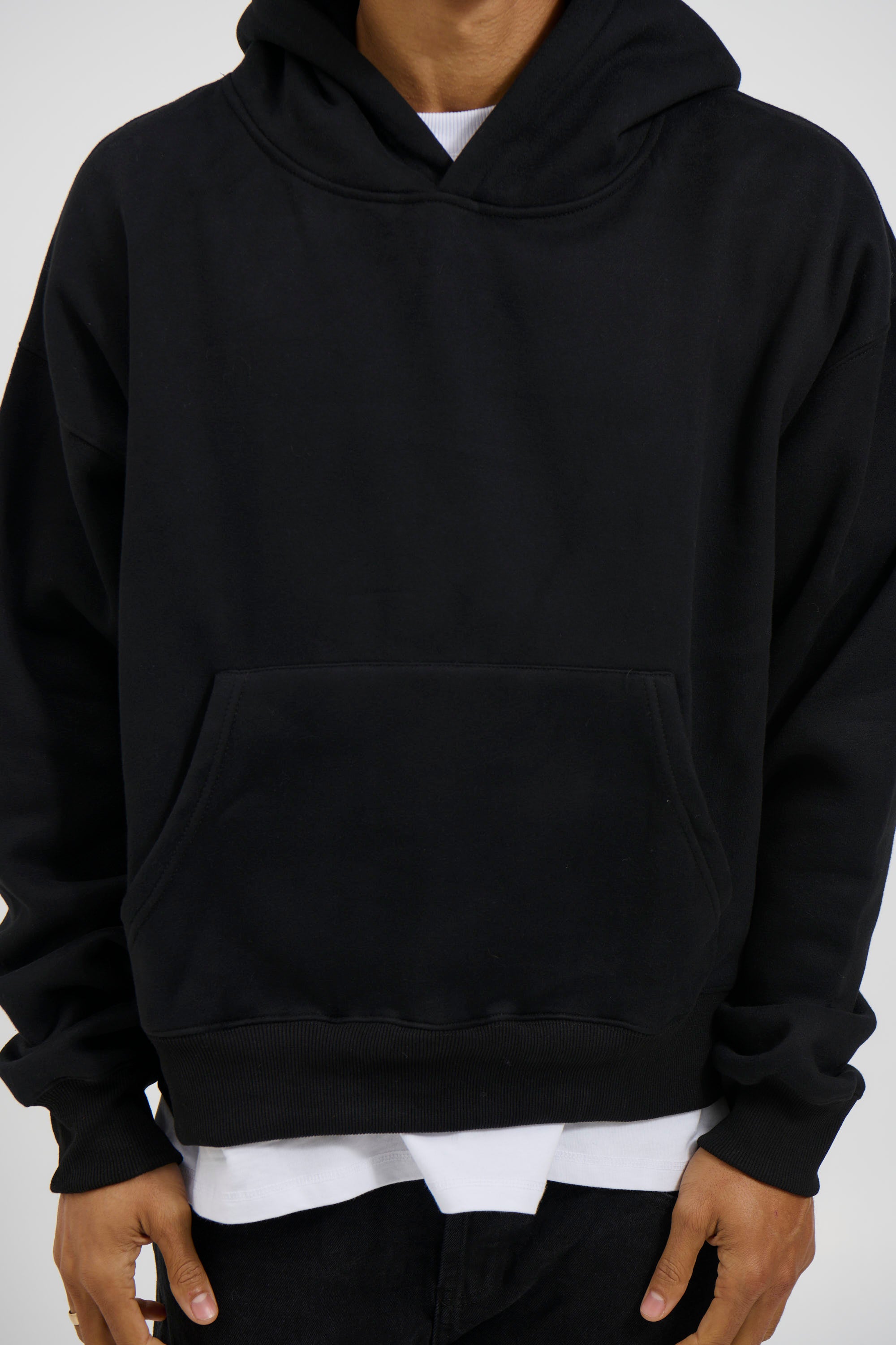 Roman Cropped Drop Hoodie Black