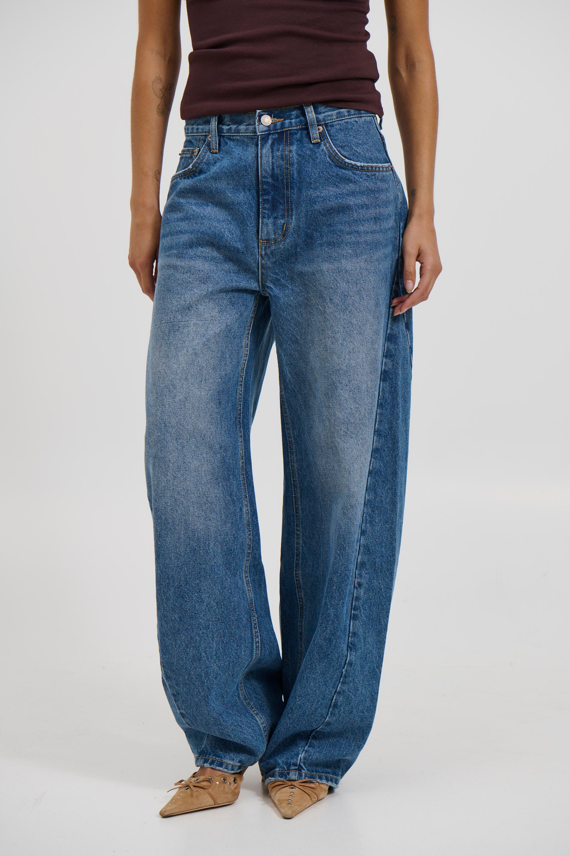 Brooklyn Barrel Leg Jean True Blue