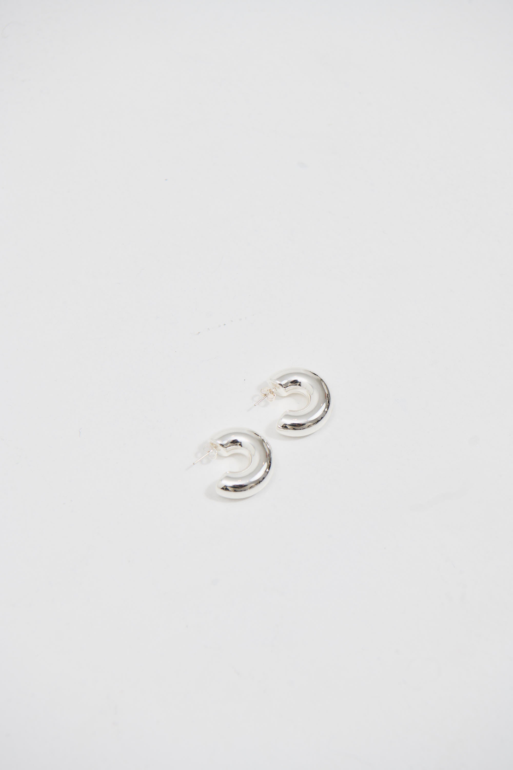 Bold Macaroni Loop Earring Silver