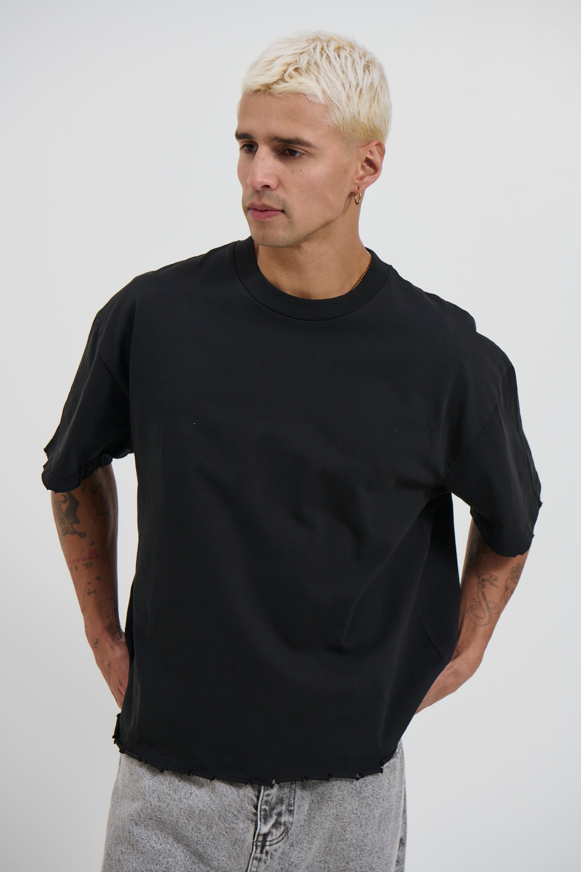Raw Crop Distress Tee Black