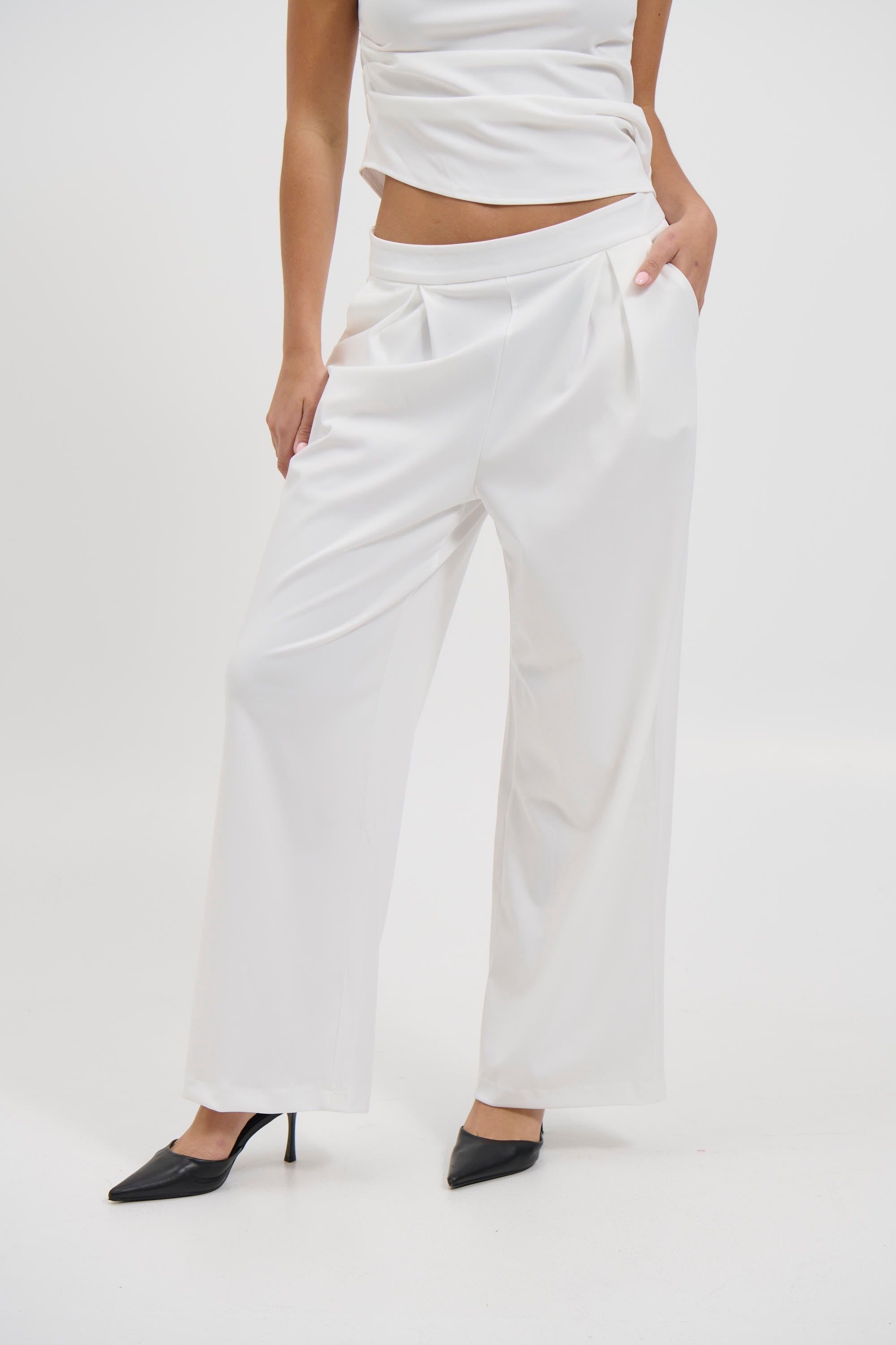 Sara Pant White