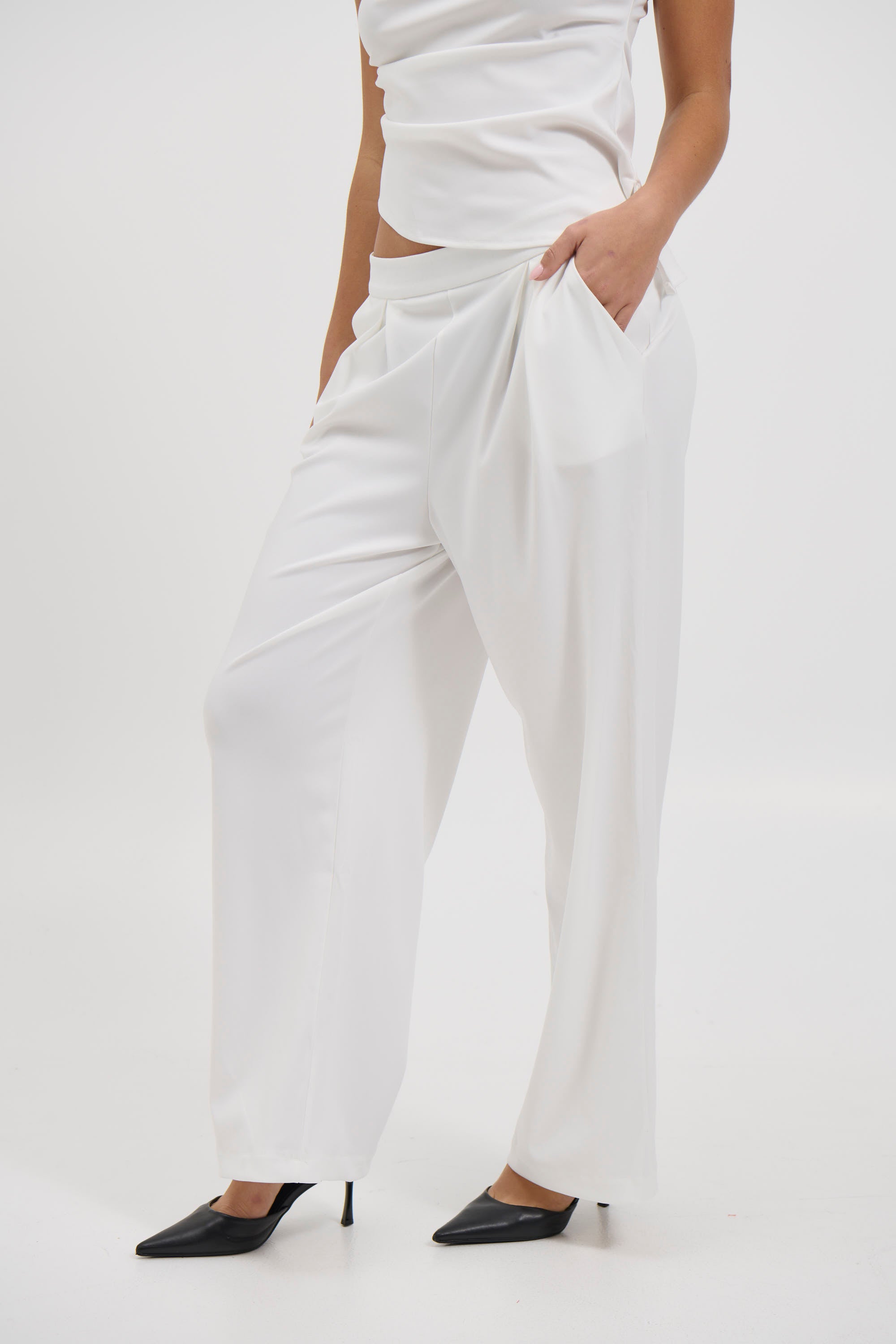 Sara Pant White