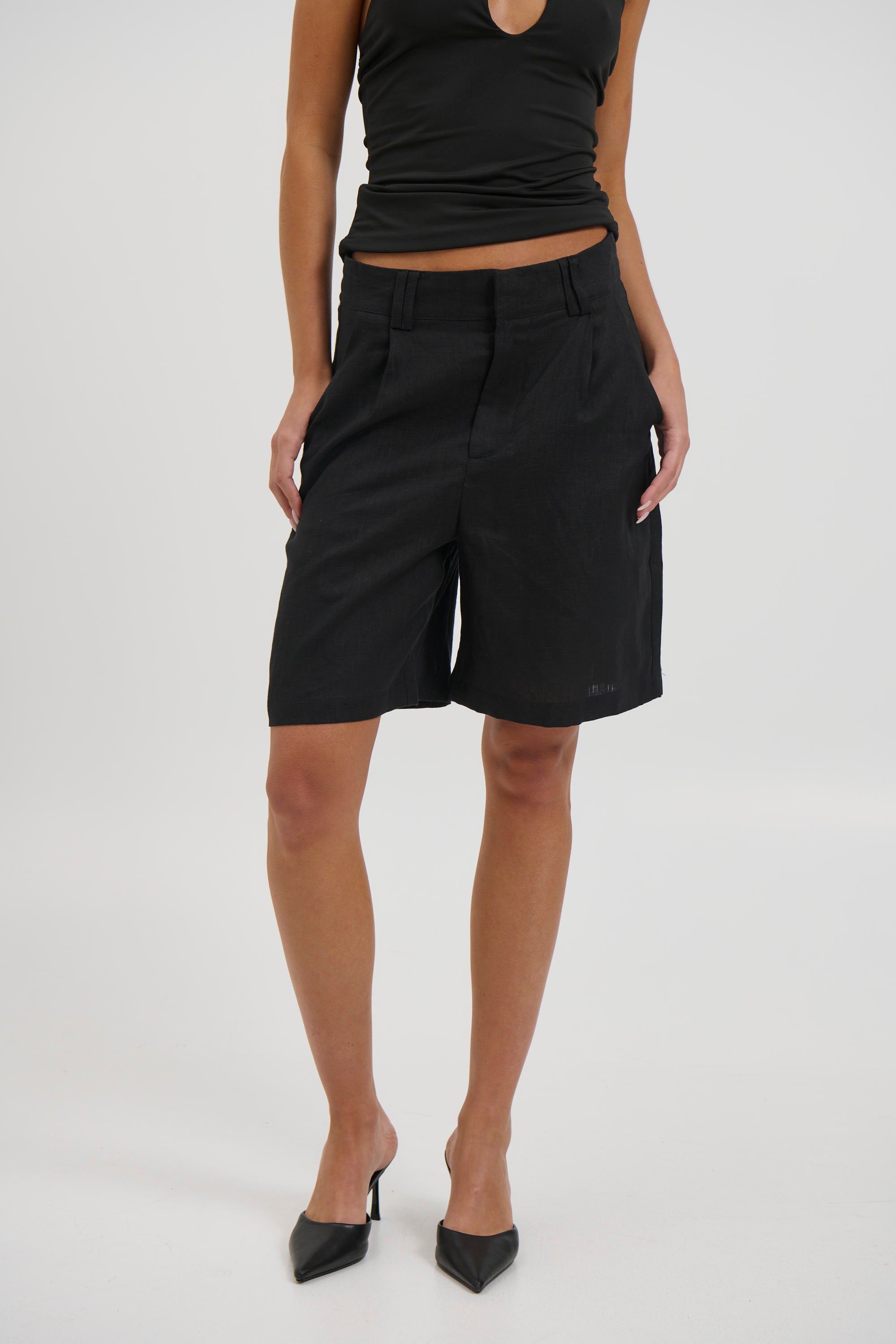 Dora Linen Short Black