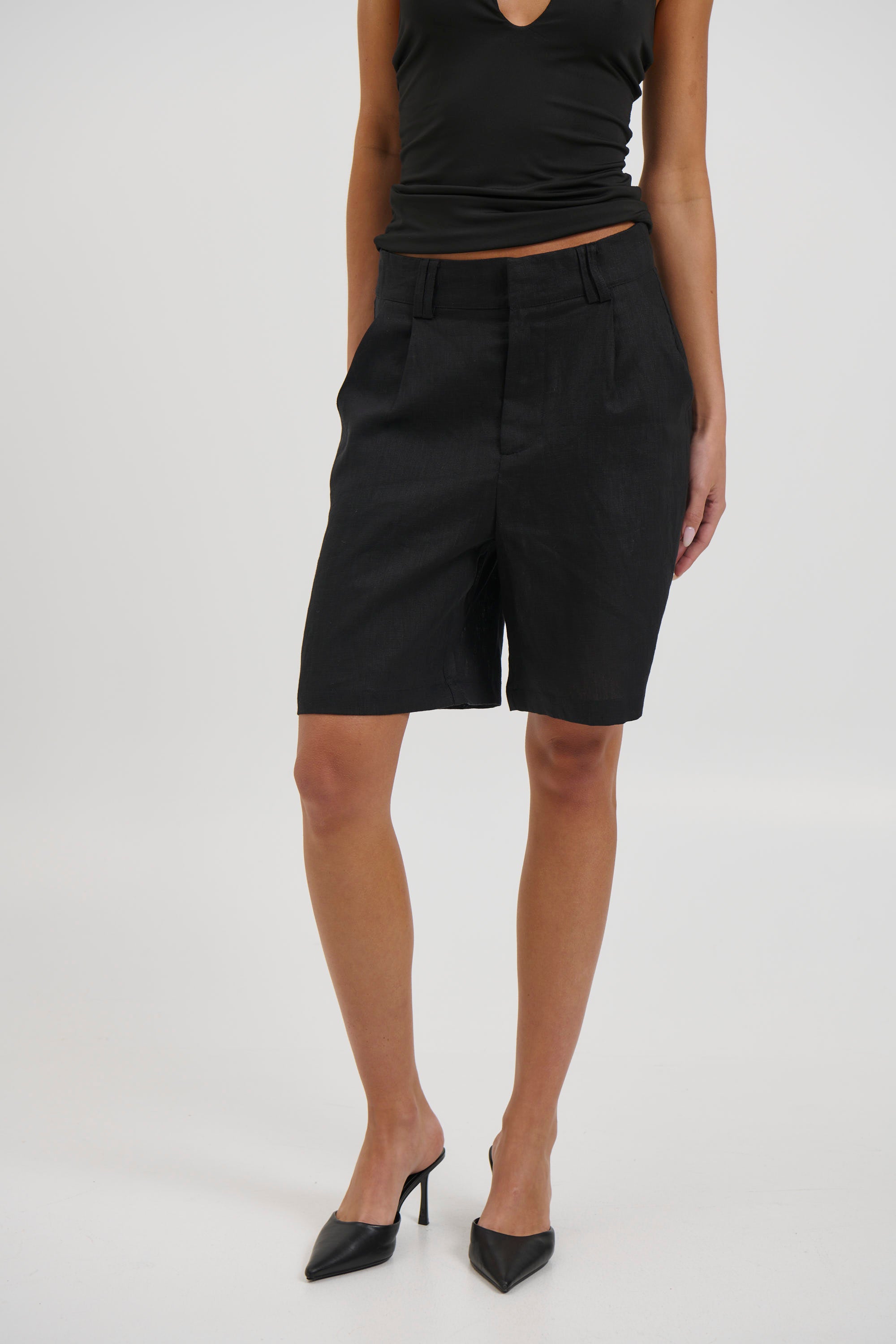 Dora Linen Short Black