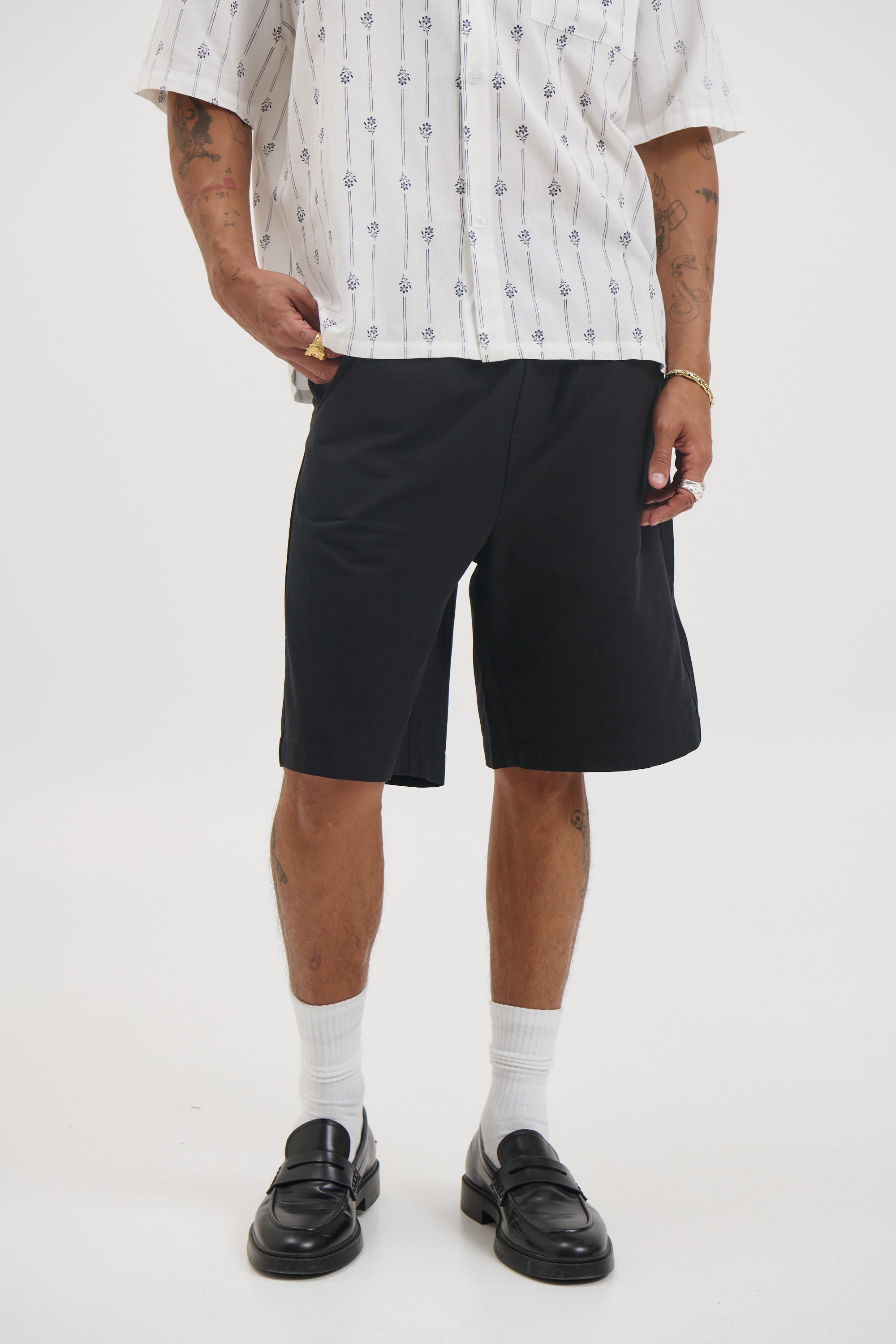 Mike Relaxed Short Black