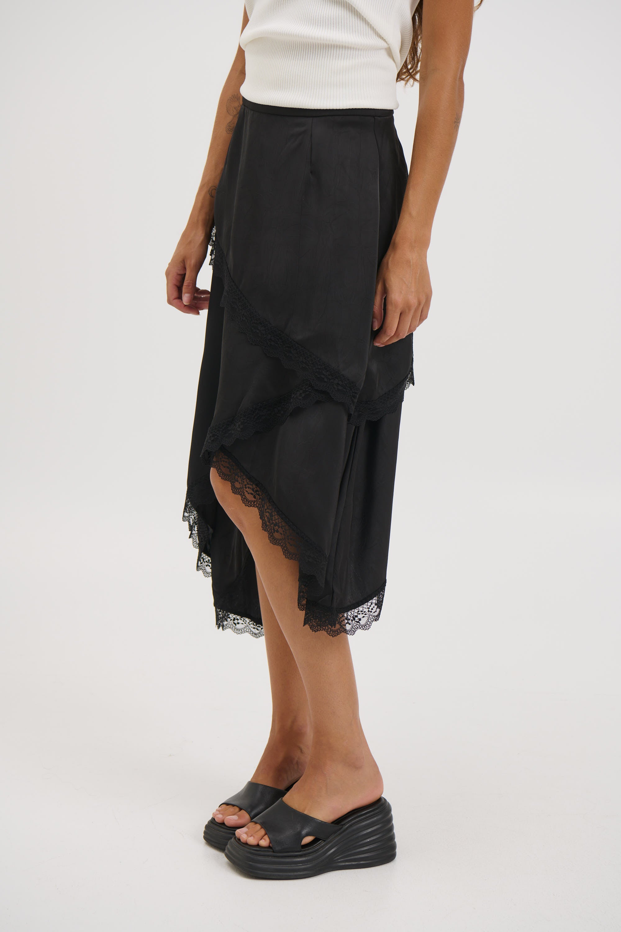 Yianni Midi Skirt Black