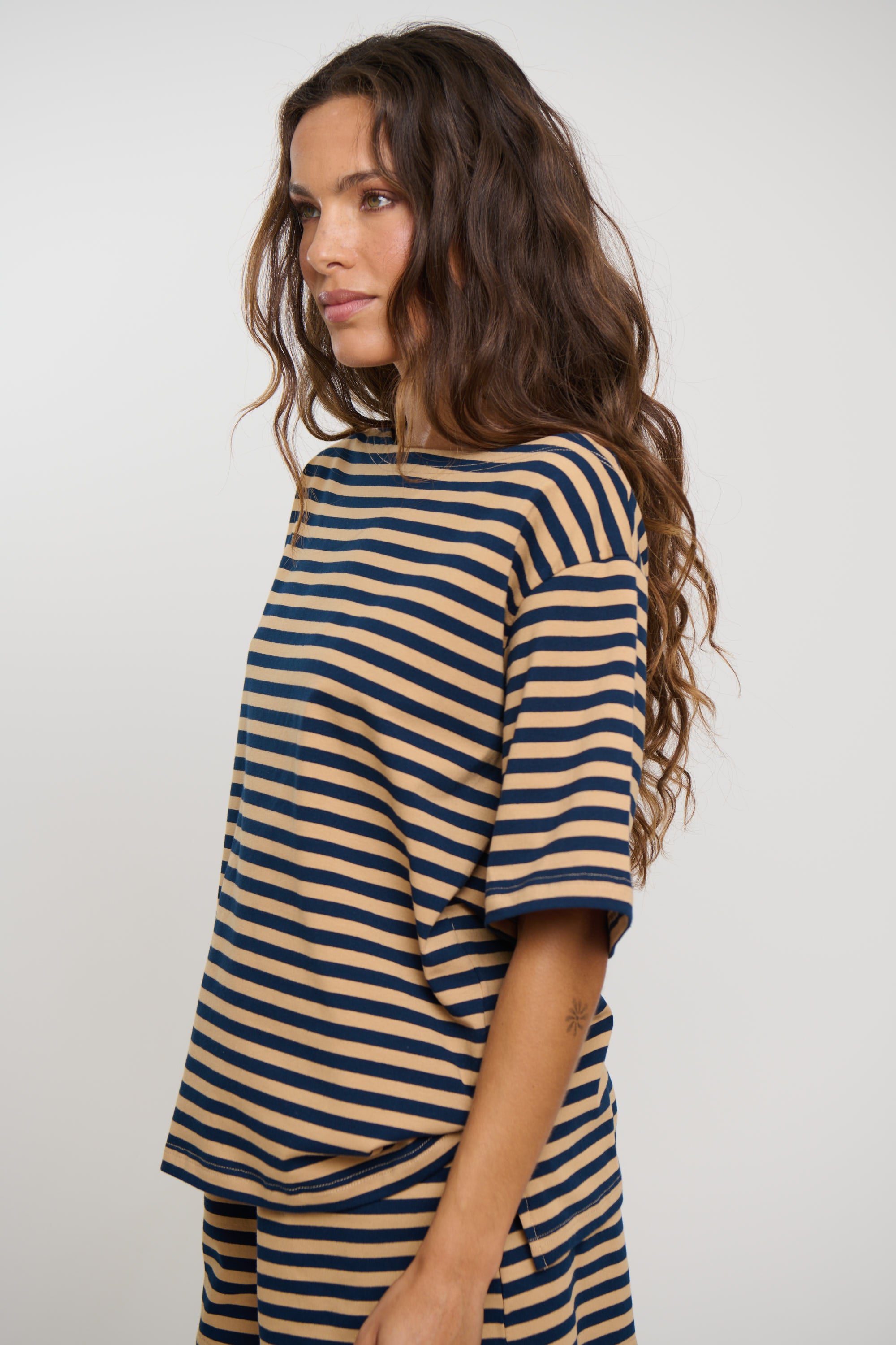 Zena Off The Shoulder Tee Sand Stripe