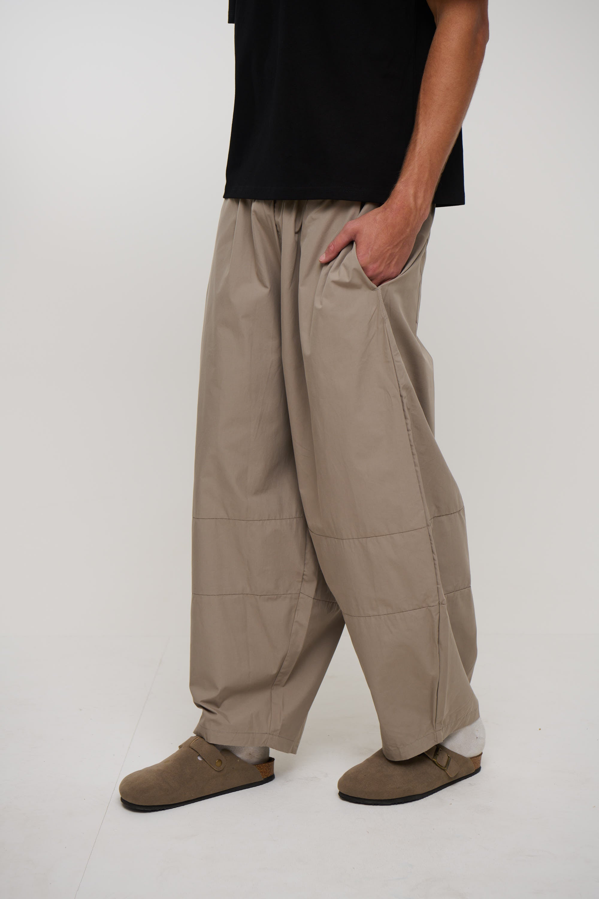 Julius Baggy Pant Khaki