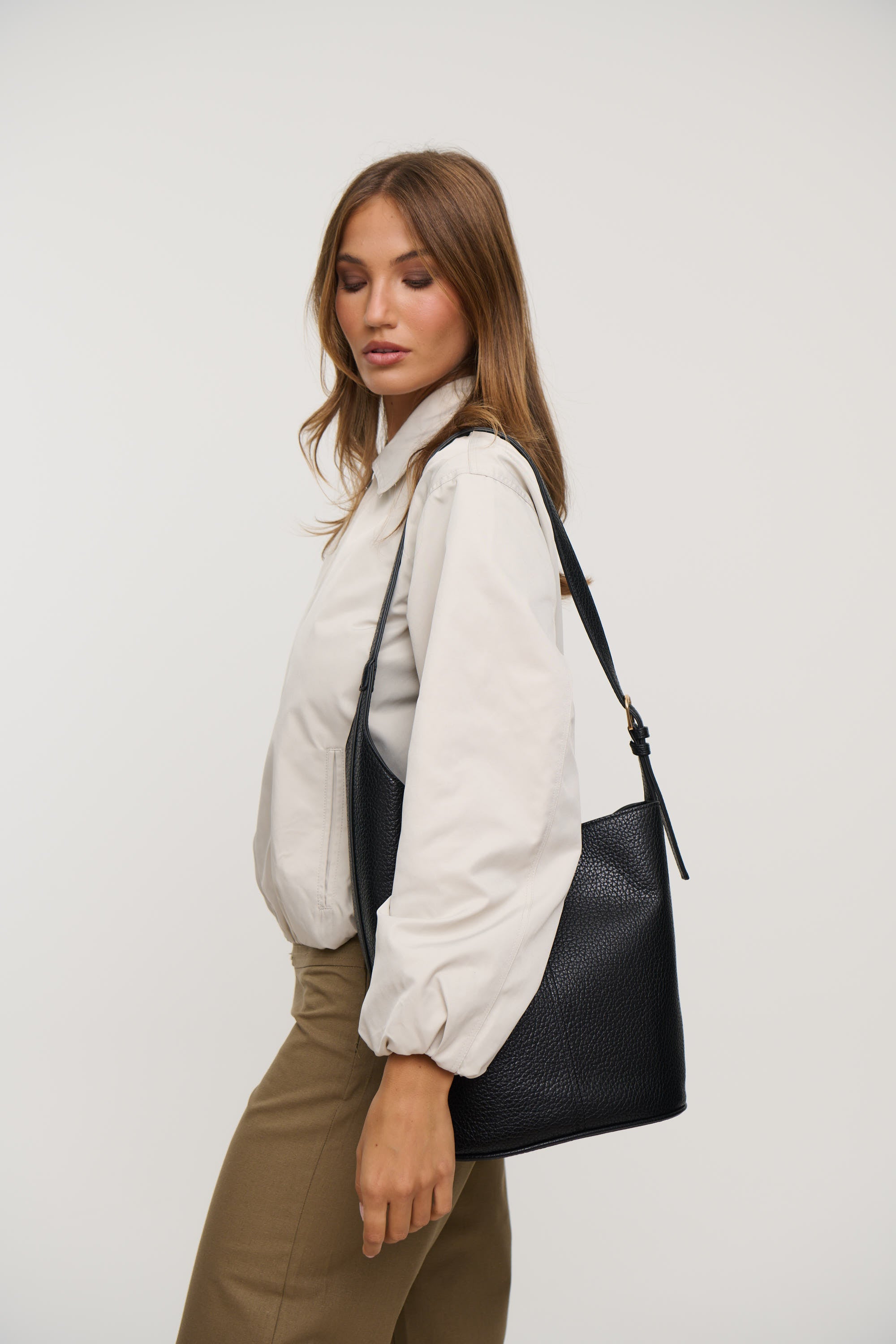 Genna Shoulder Bag Black Pebble