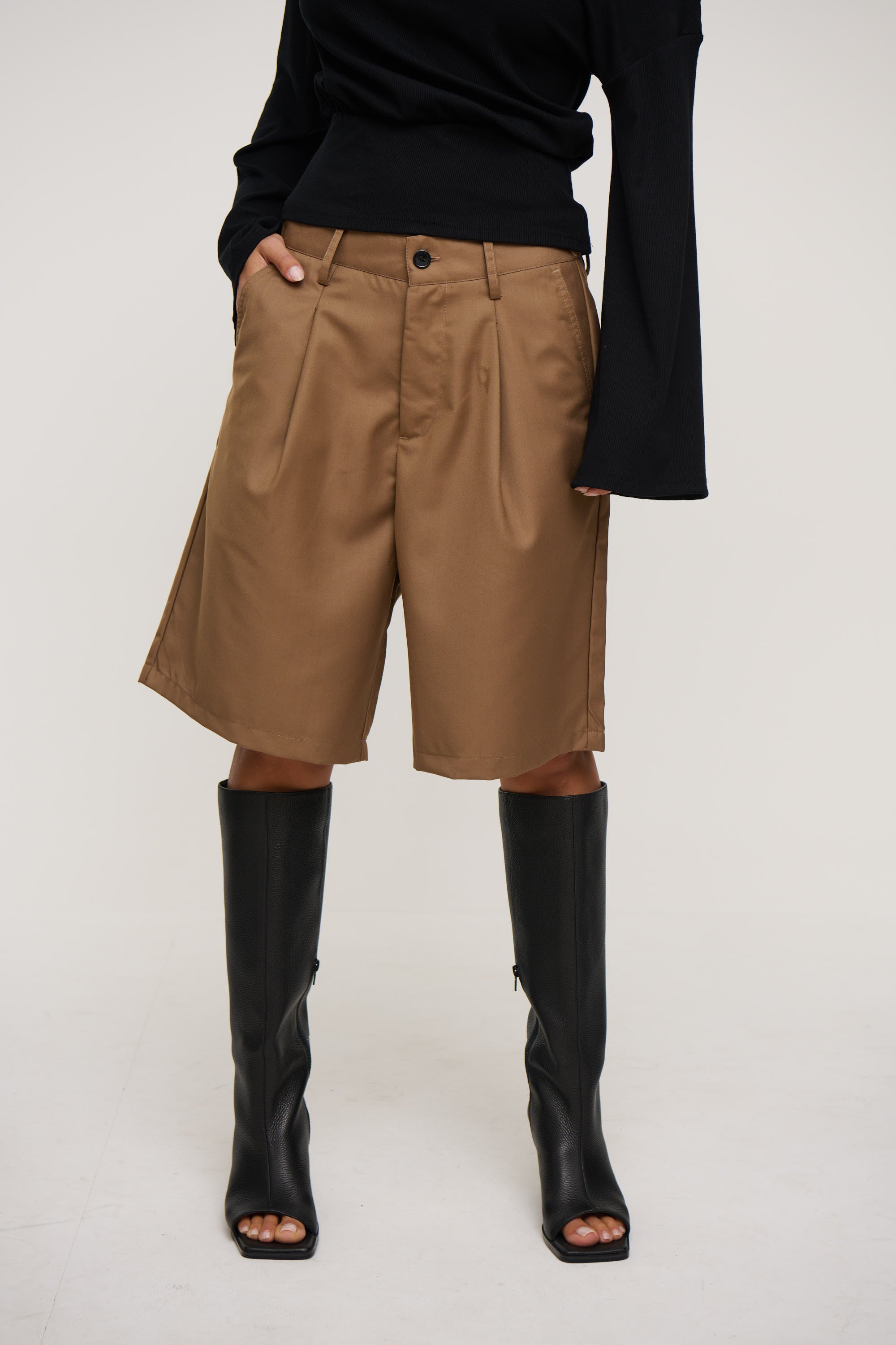 Unisex Dom Relaxed Short Choc