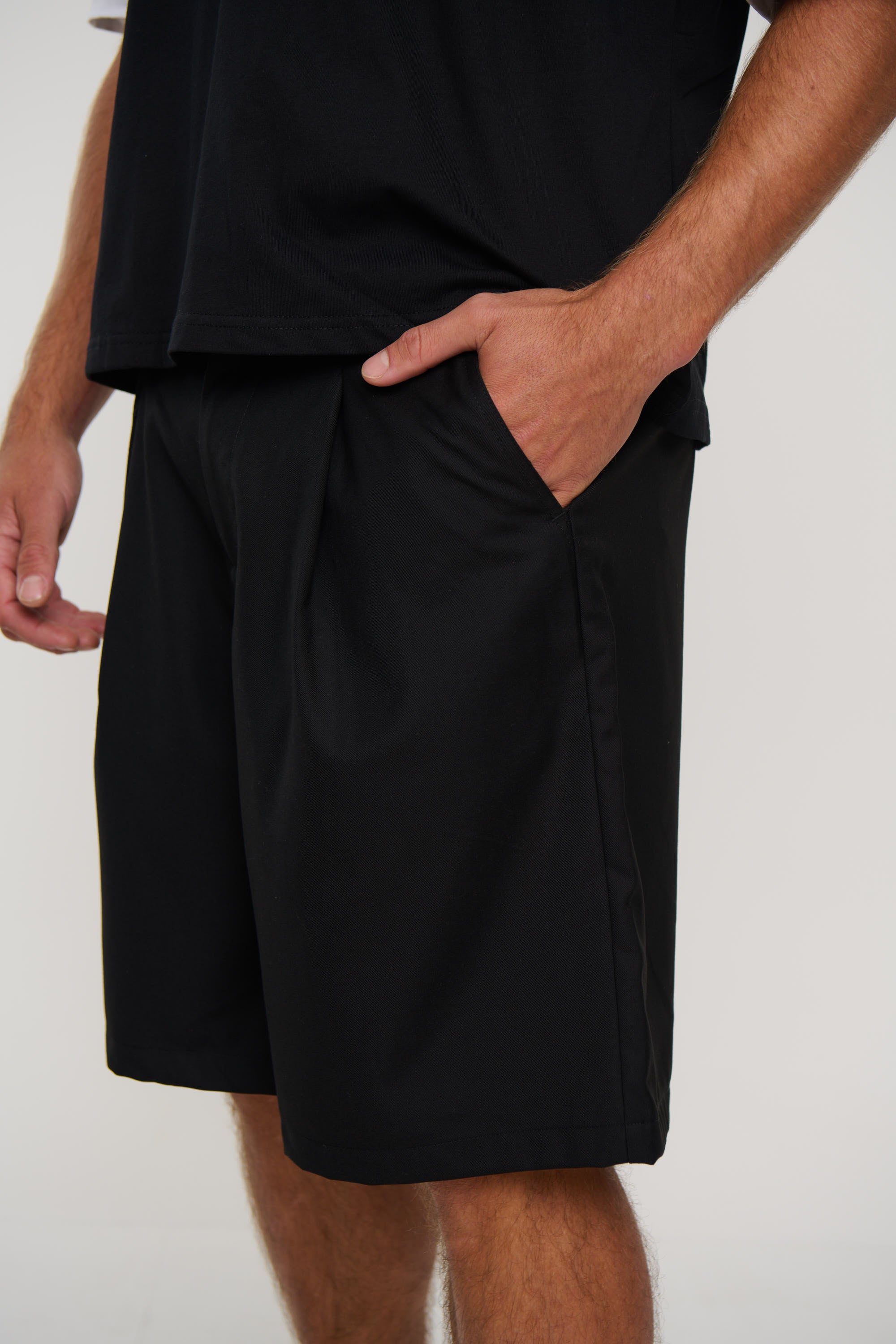 Dom Relaxed Short Black