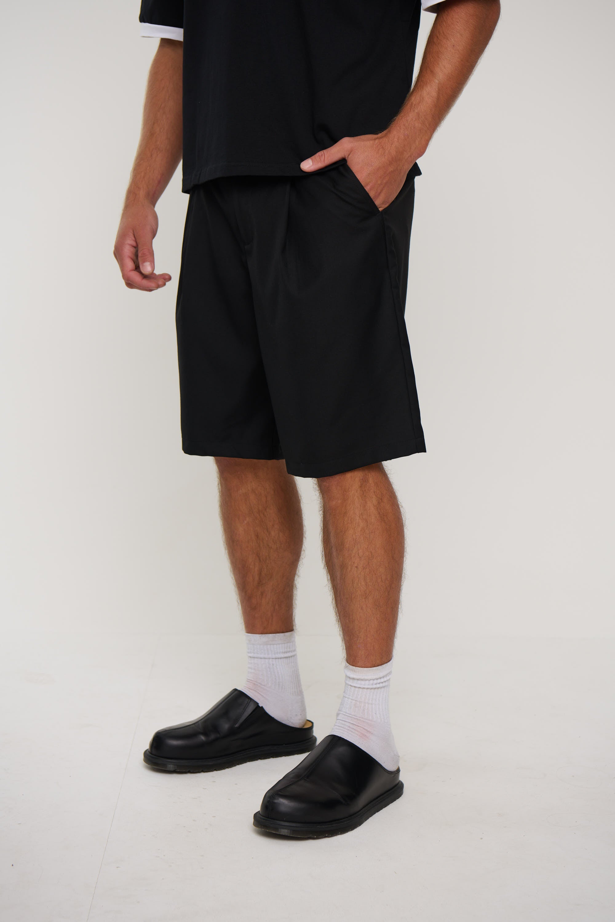 Dom Relaxed Short Black