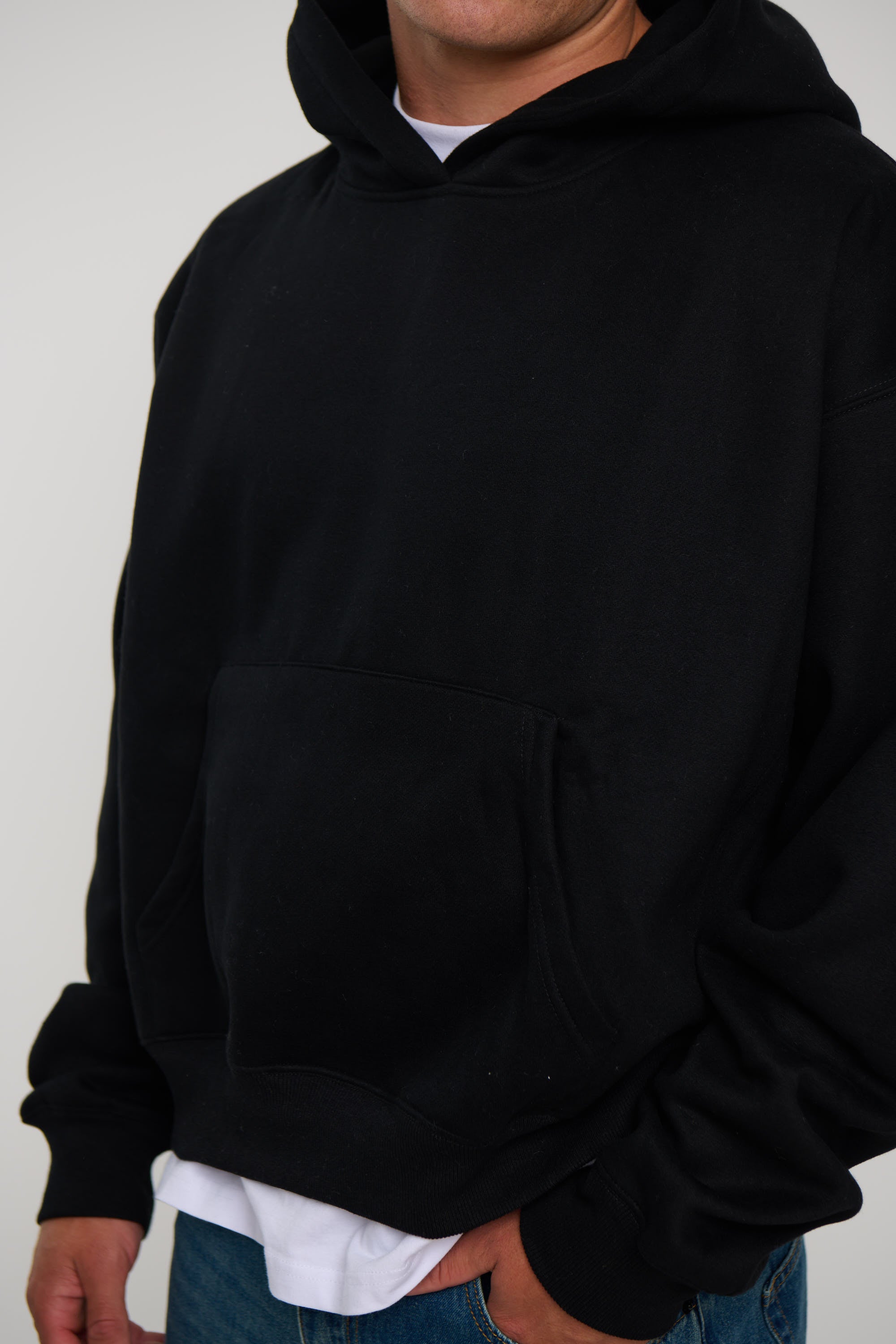 Roman Cropped Drop Hoodie Black