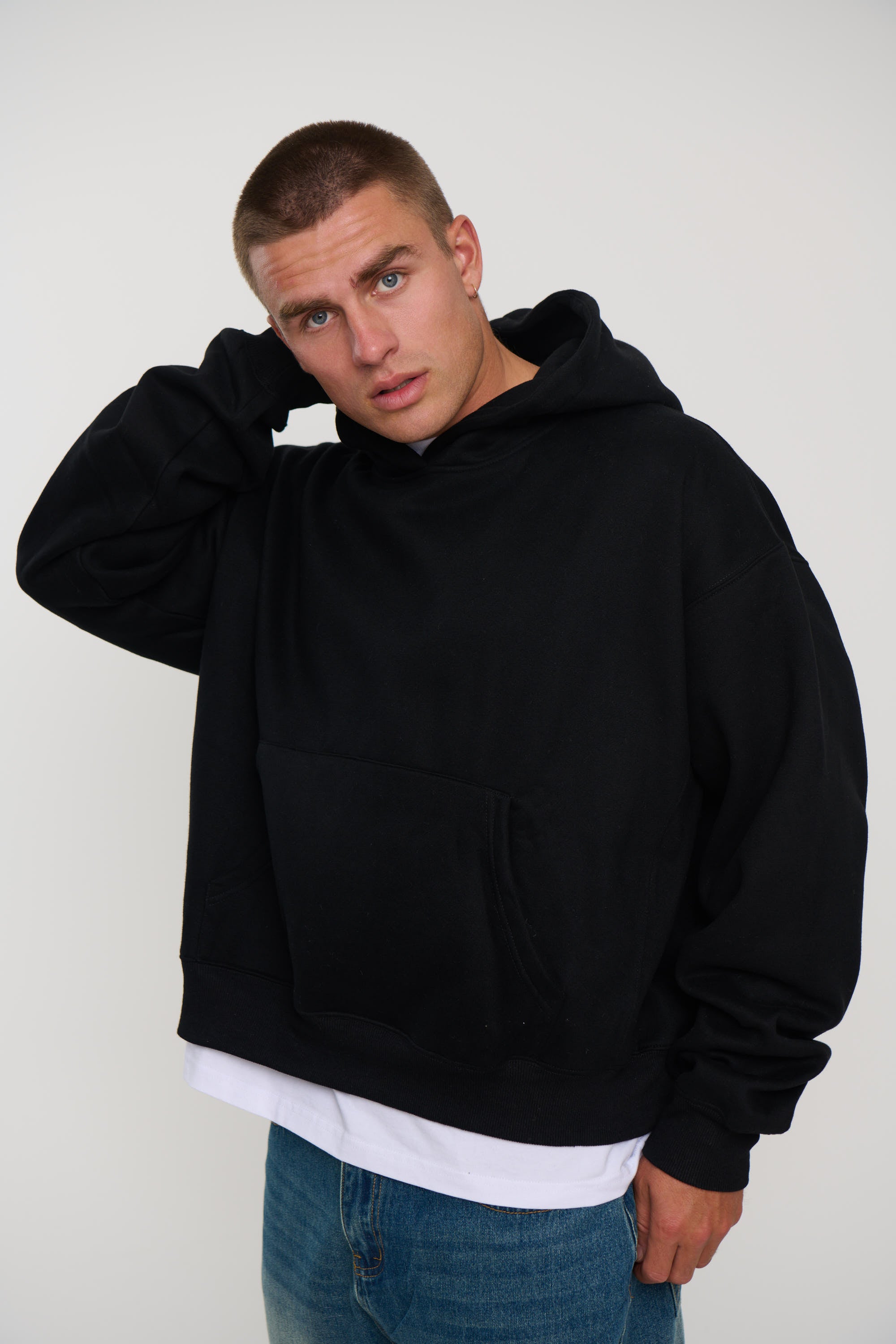 Roman Cropped Drop Hoodie Black