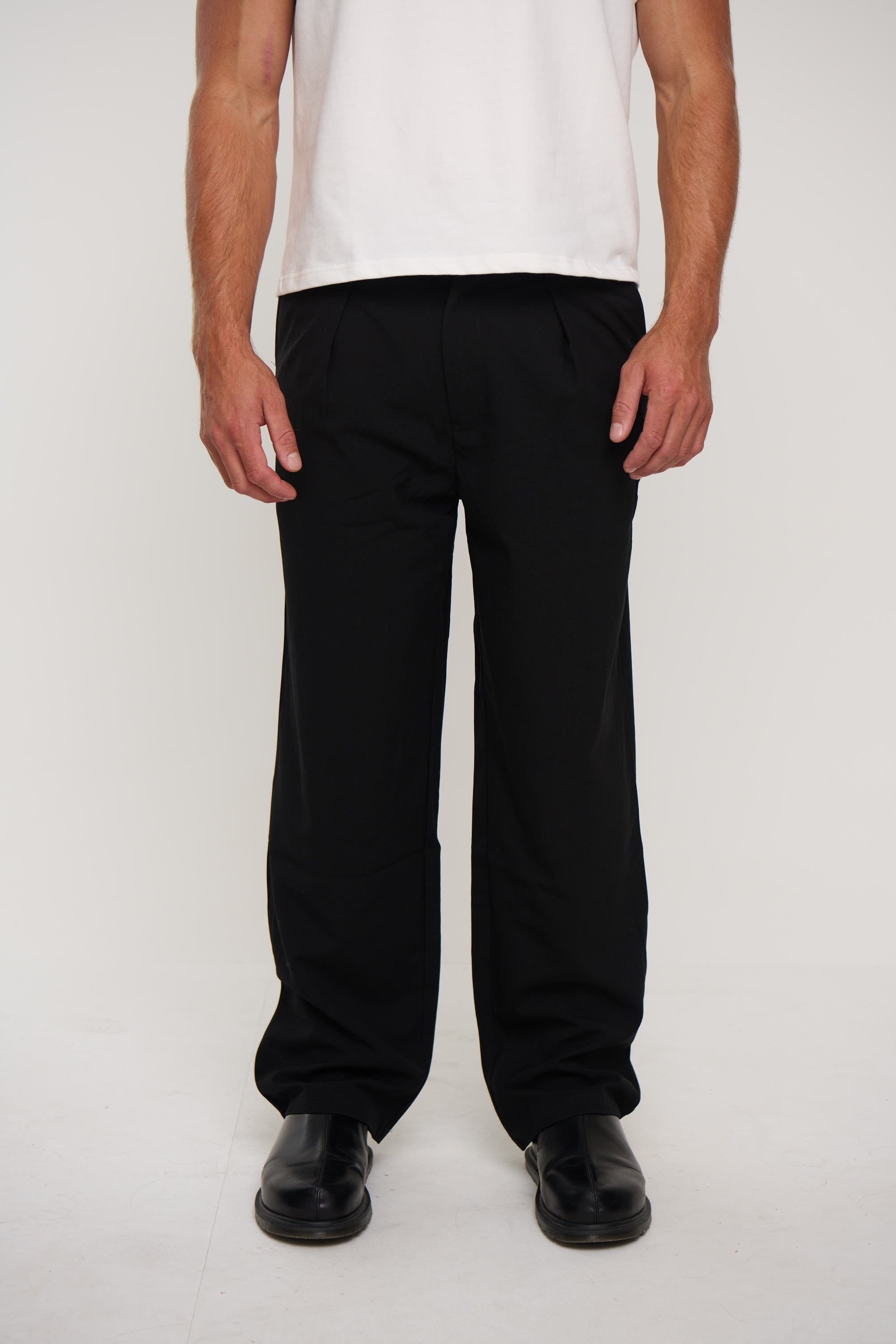 Lenny Pleat Straight Pant Black