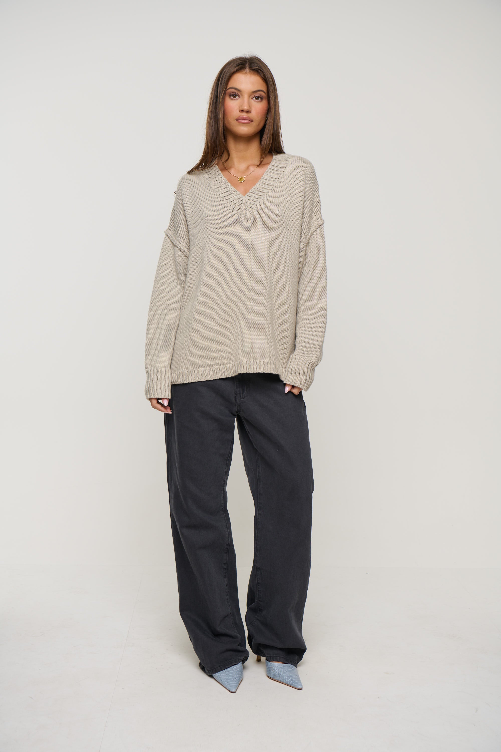 Willow V Neck Knit Light Grey