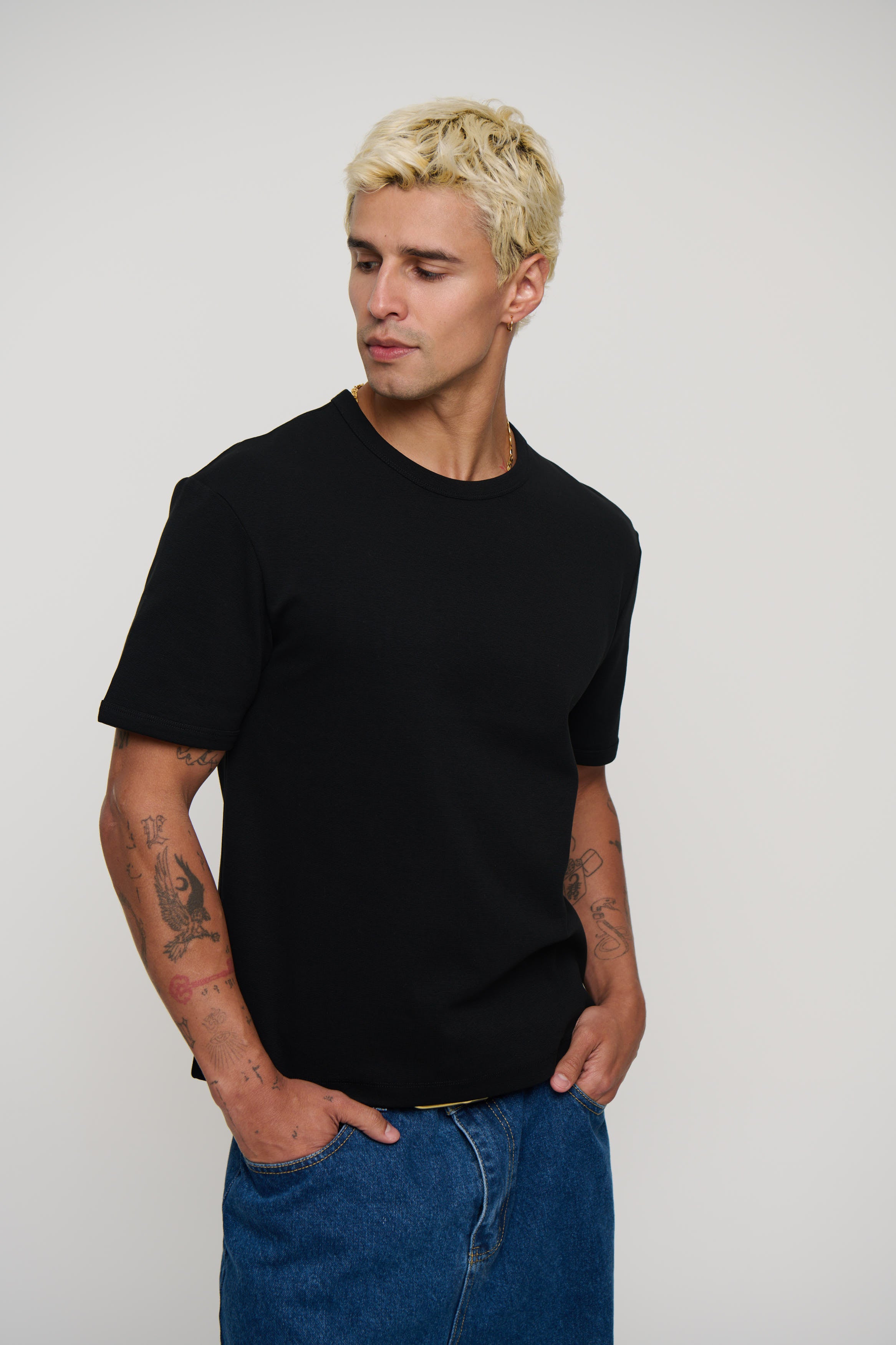 Charlie Ringer Tee Plain Black