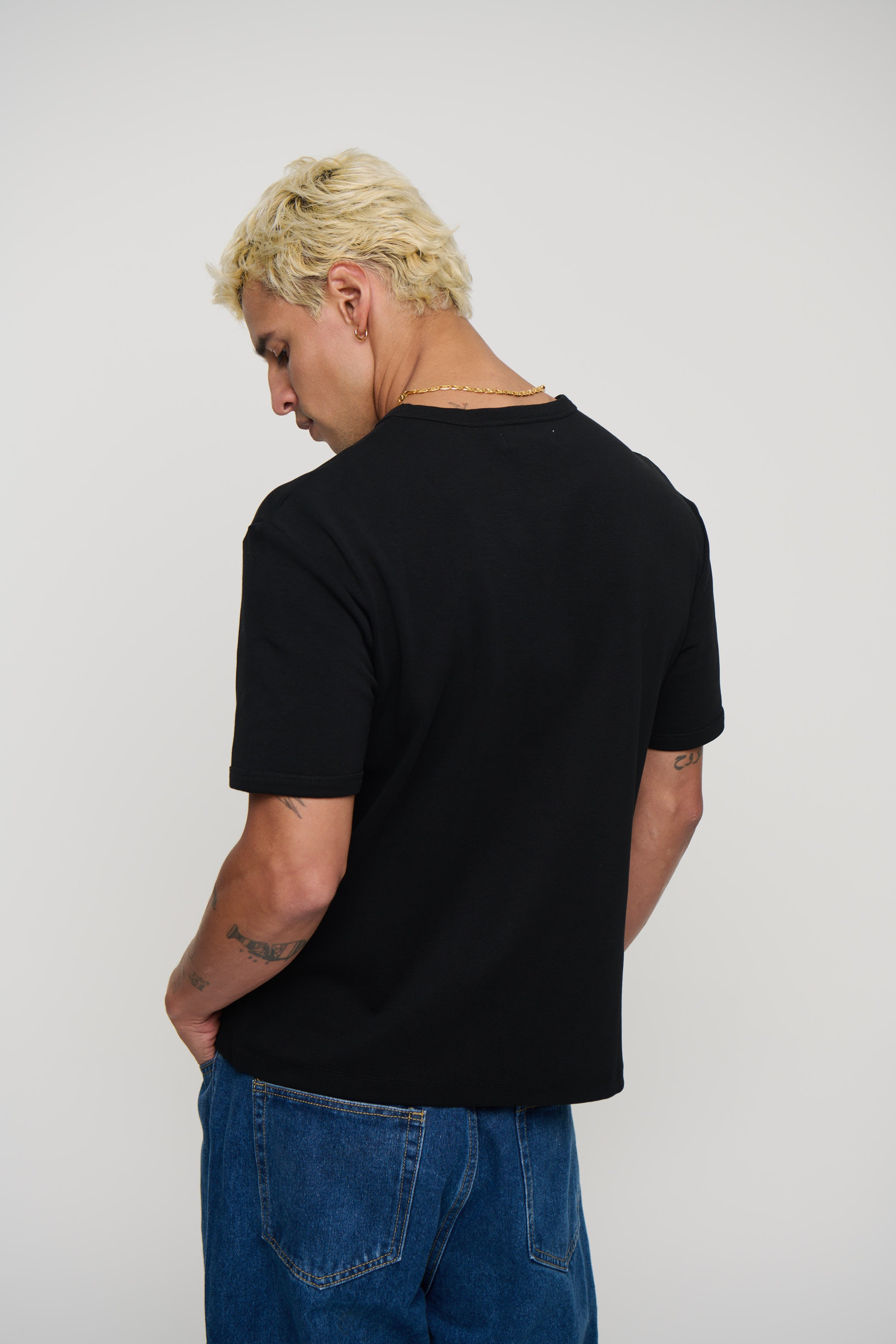 Charlie Ringer Tee Plain Black