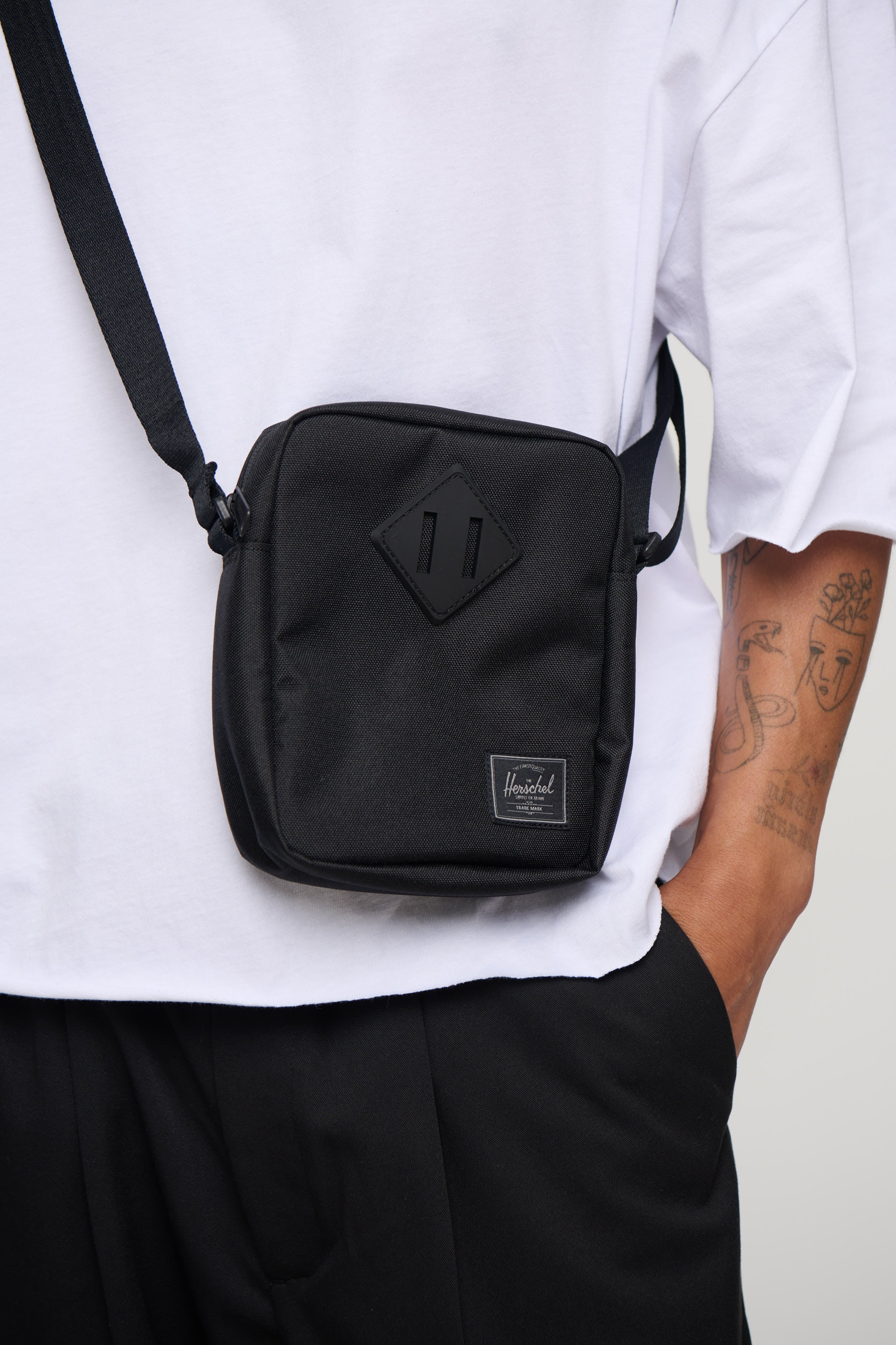 Herschel Heritage Crossbody Black Tonal