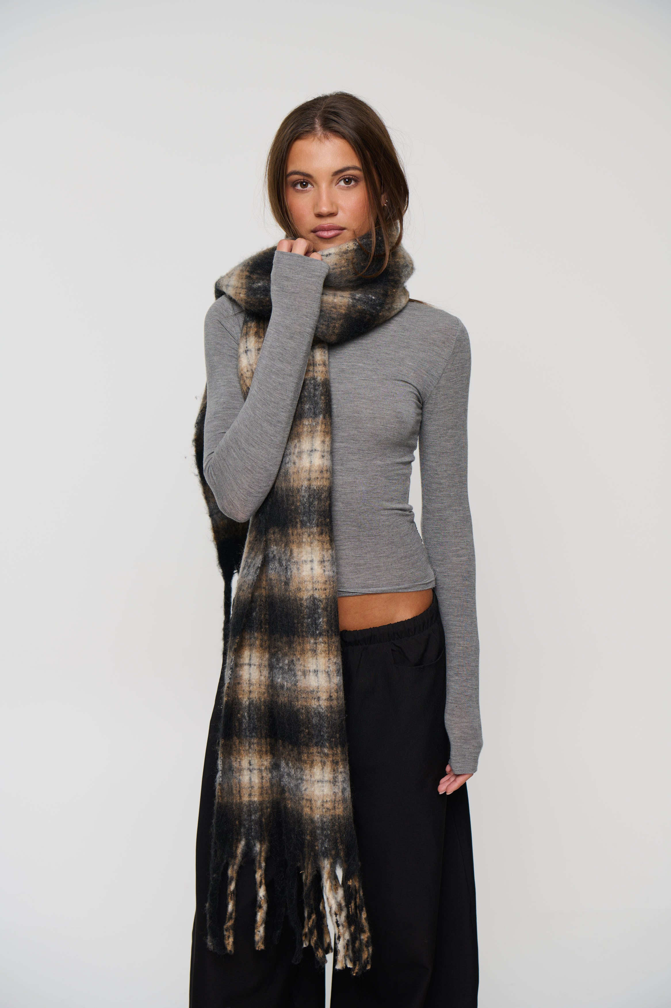Eliana Fluffy Scarf Black
