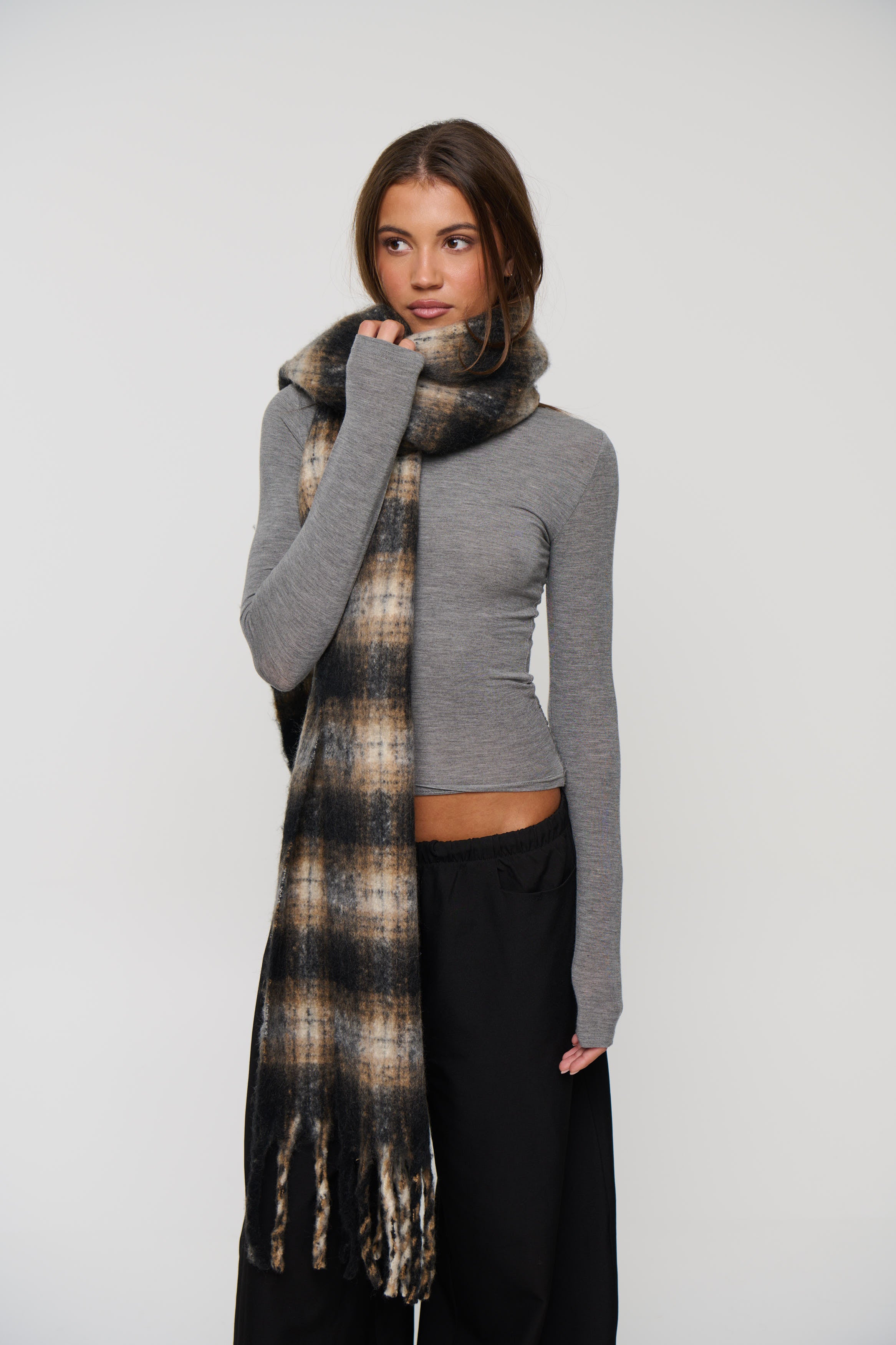 Eliana Fluffy Scarf Black