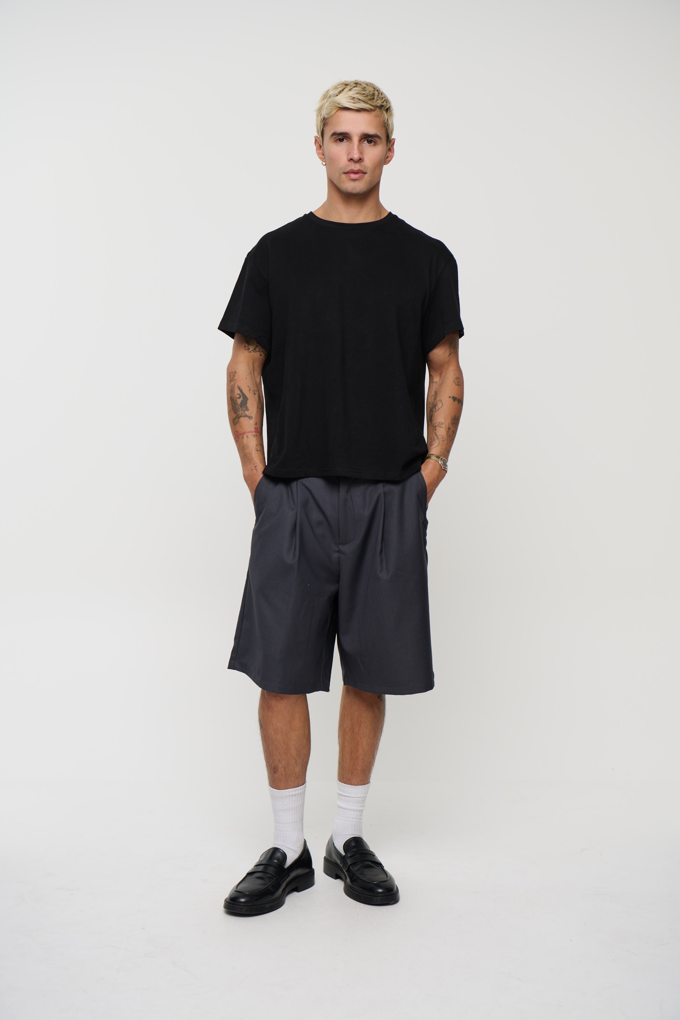 Dom Relaxed Short Dark Grey