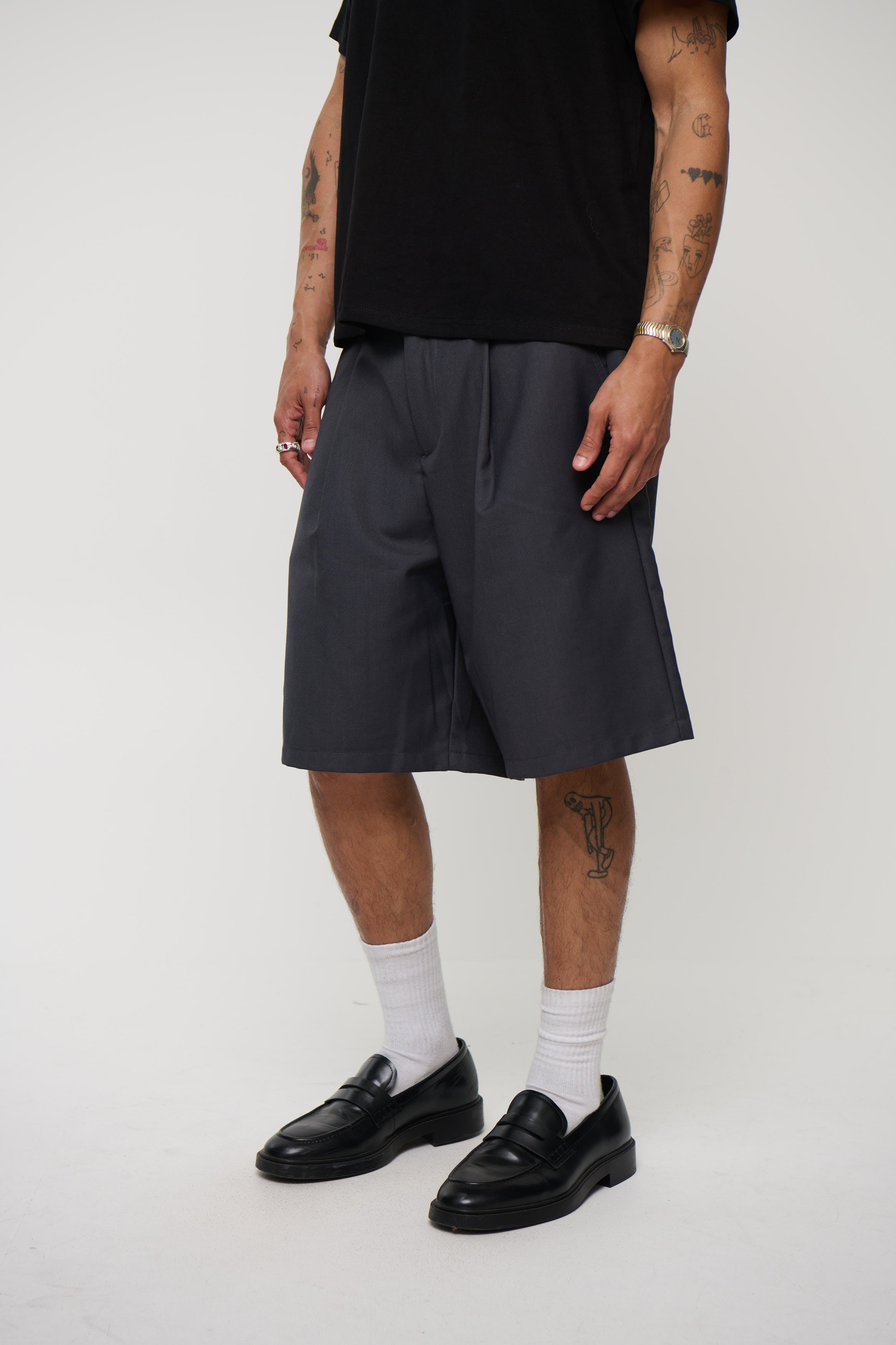 Dom Relaxed Short Dark Grey