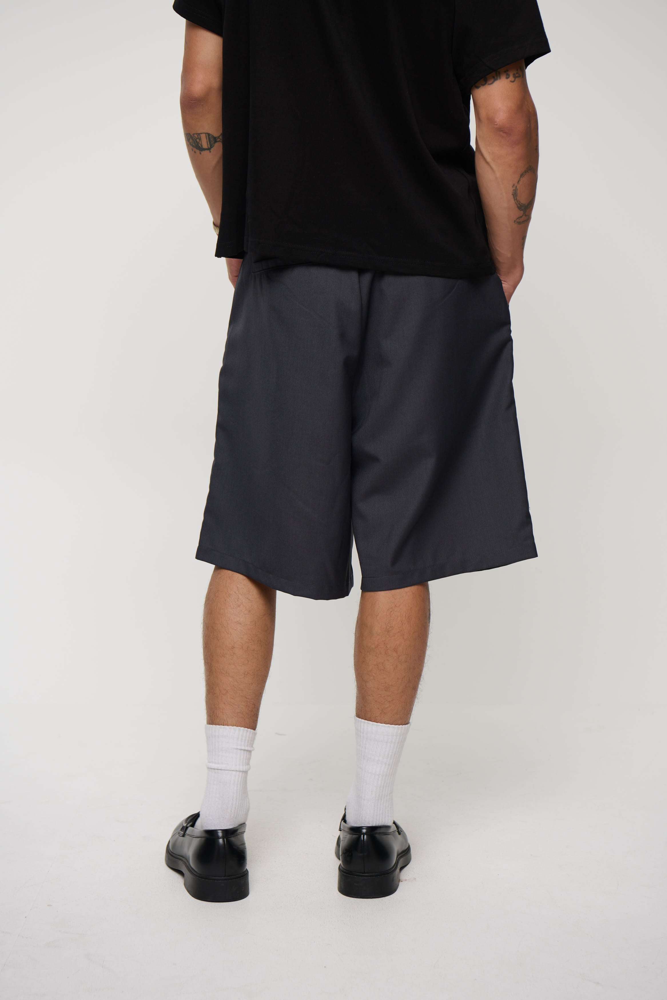 Dom Relaxed Short Dark Grey