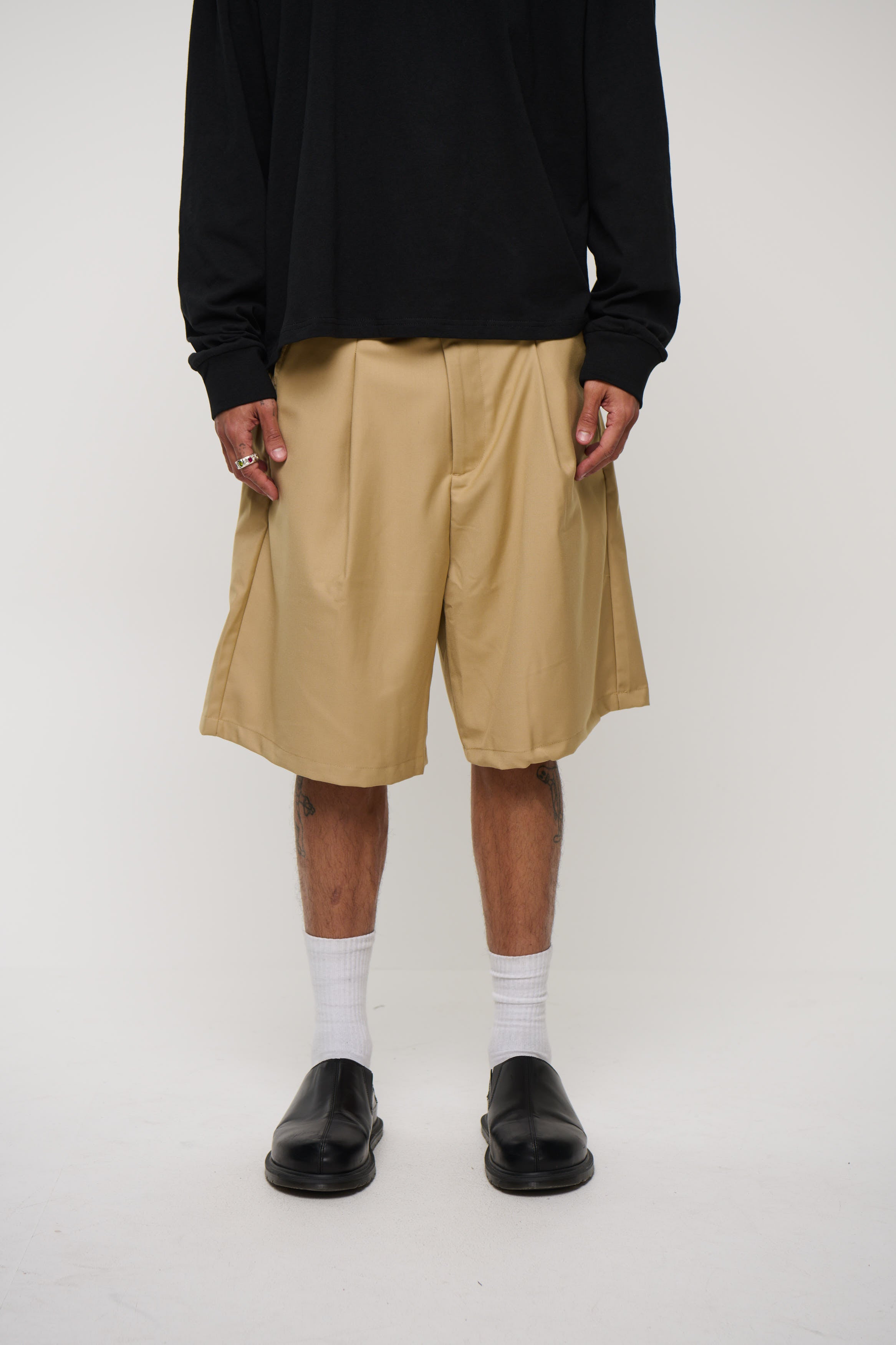 Dom Relaxed Short Sand