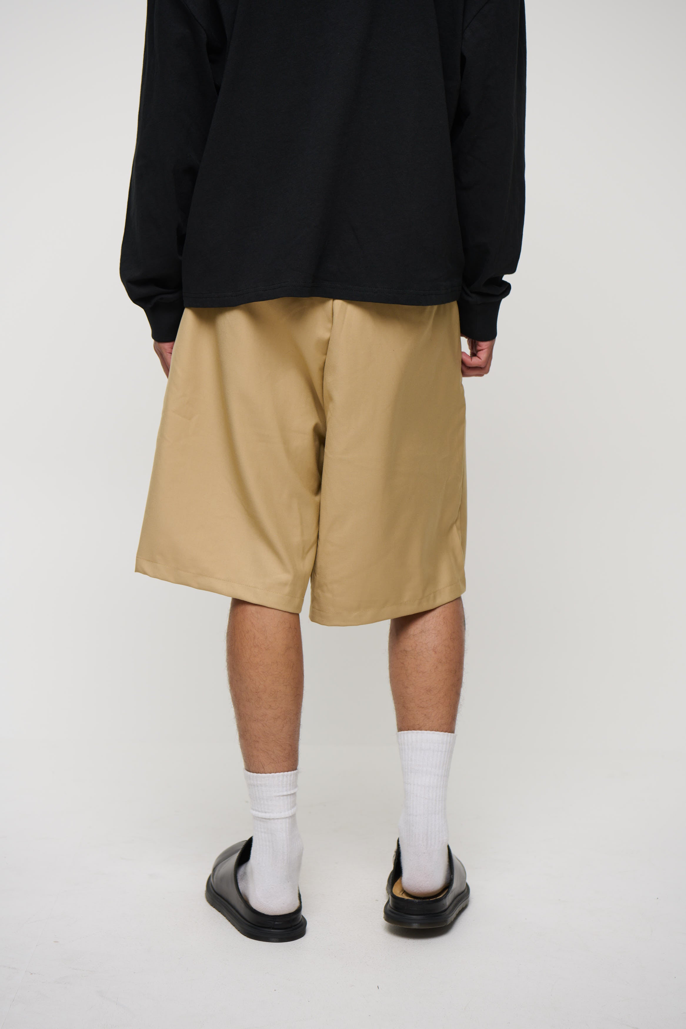 Dom Relaxed Short Sand