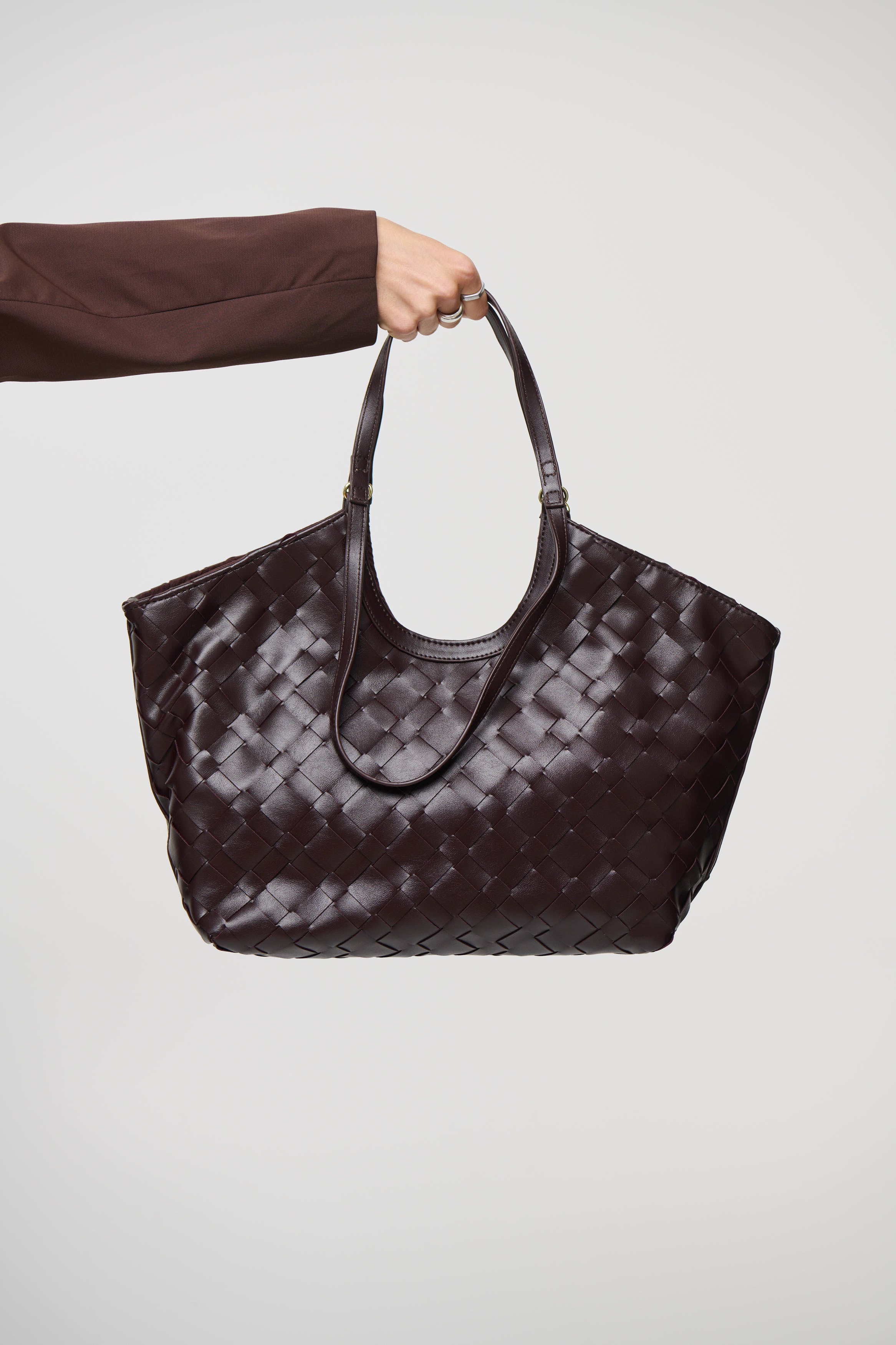 Nyah Woven Bag Chocolate