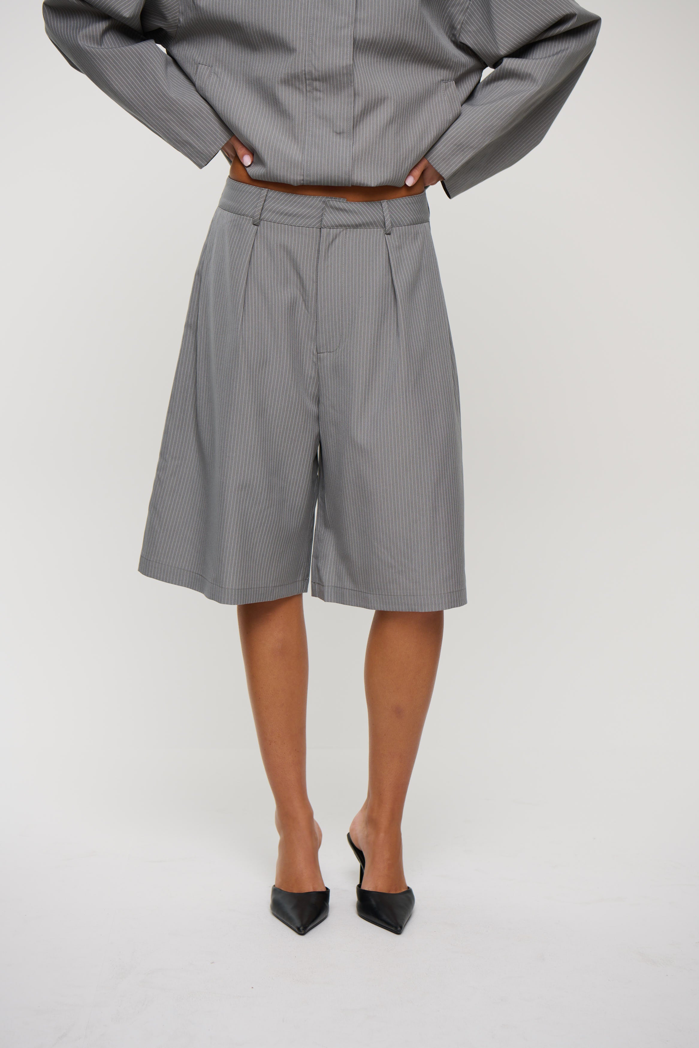 Matais Short Grey