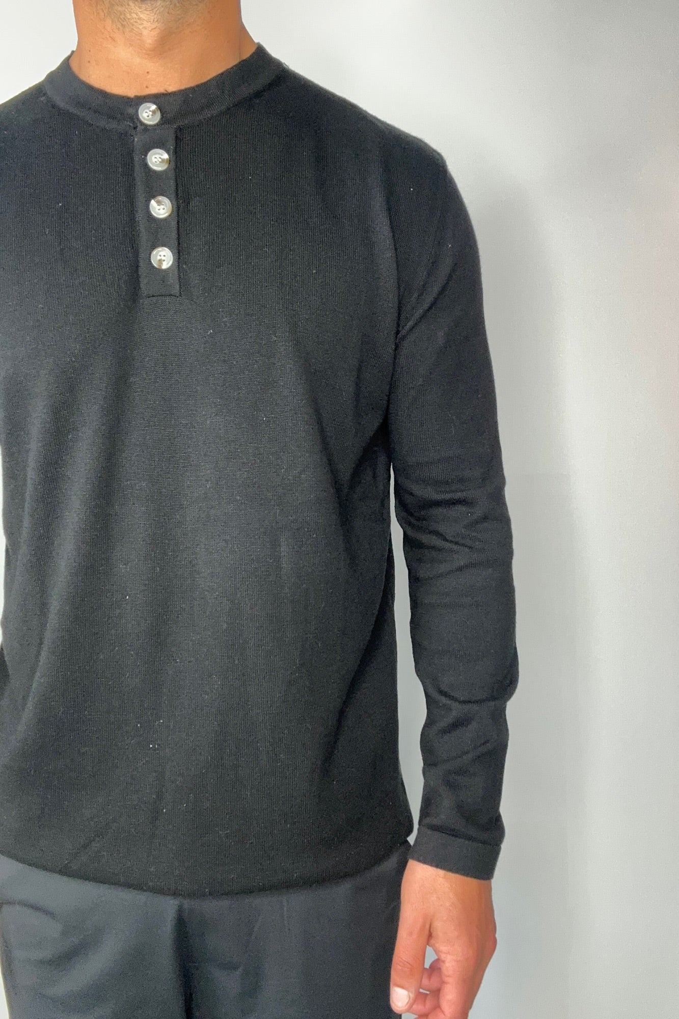 Jackson Fitted Henley Black