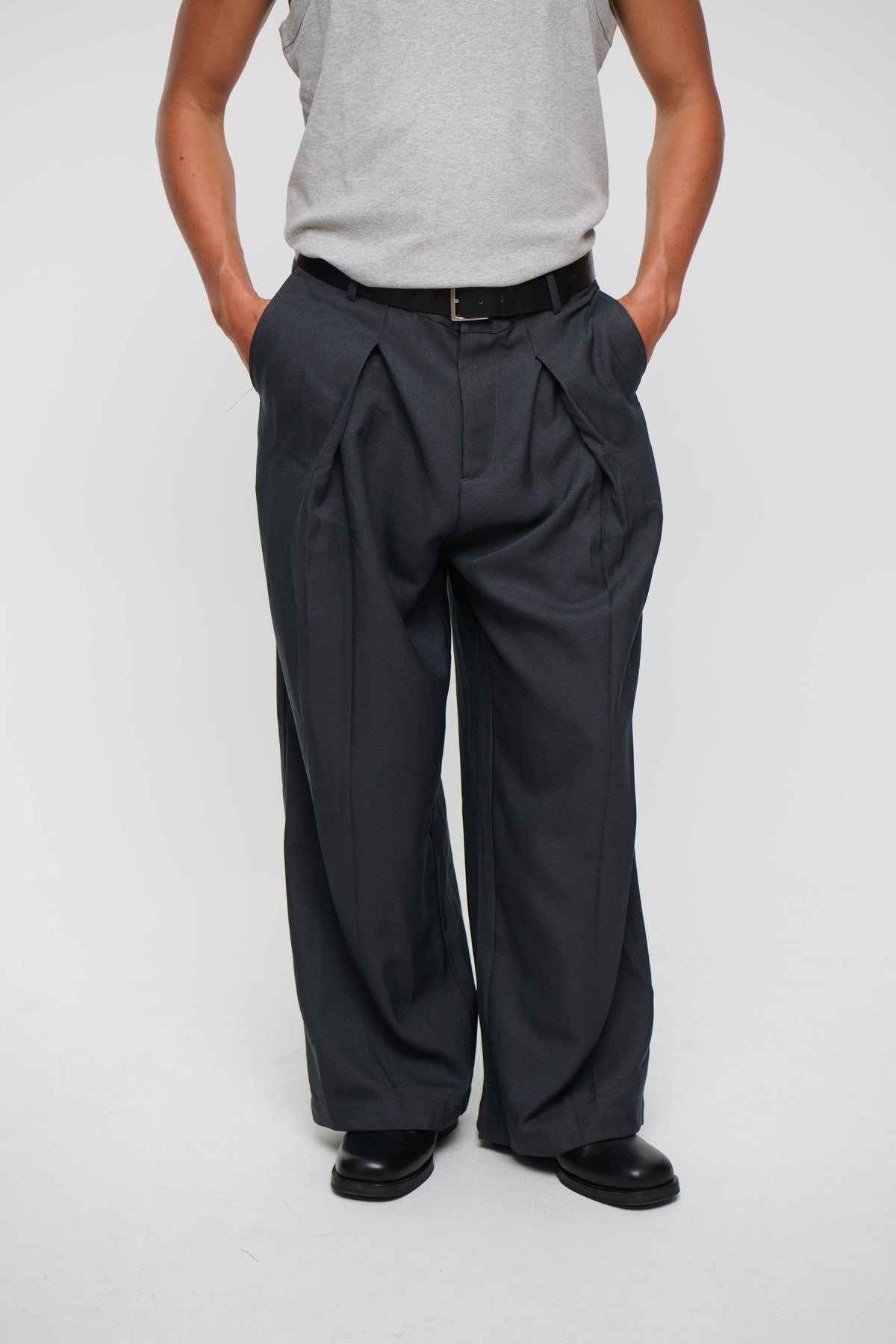 Josh Baggy Pant Dark Grey