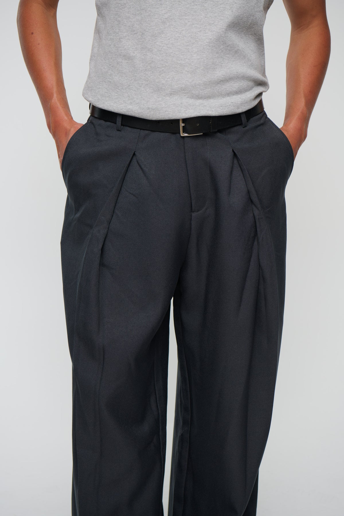 Josh Baggy Pant Dark Grey