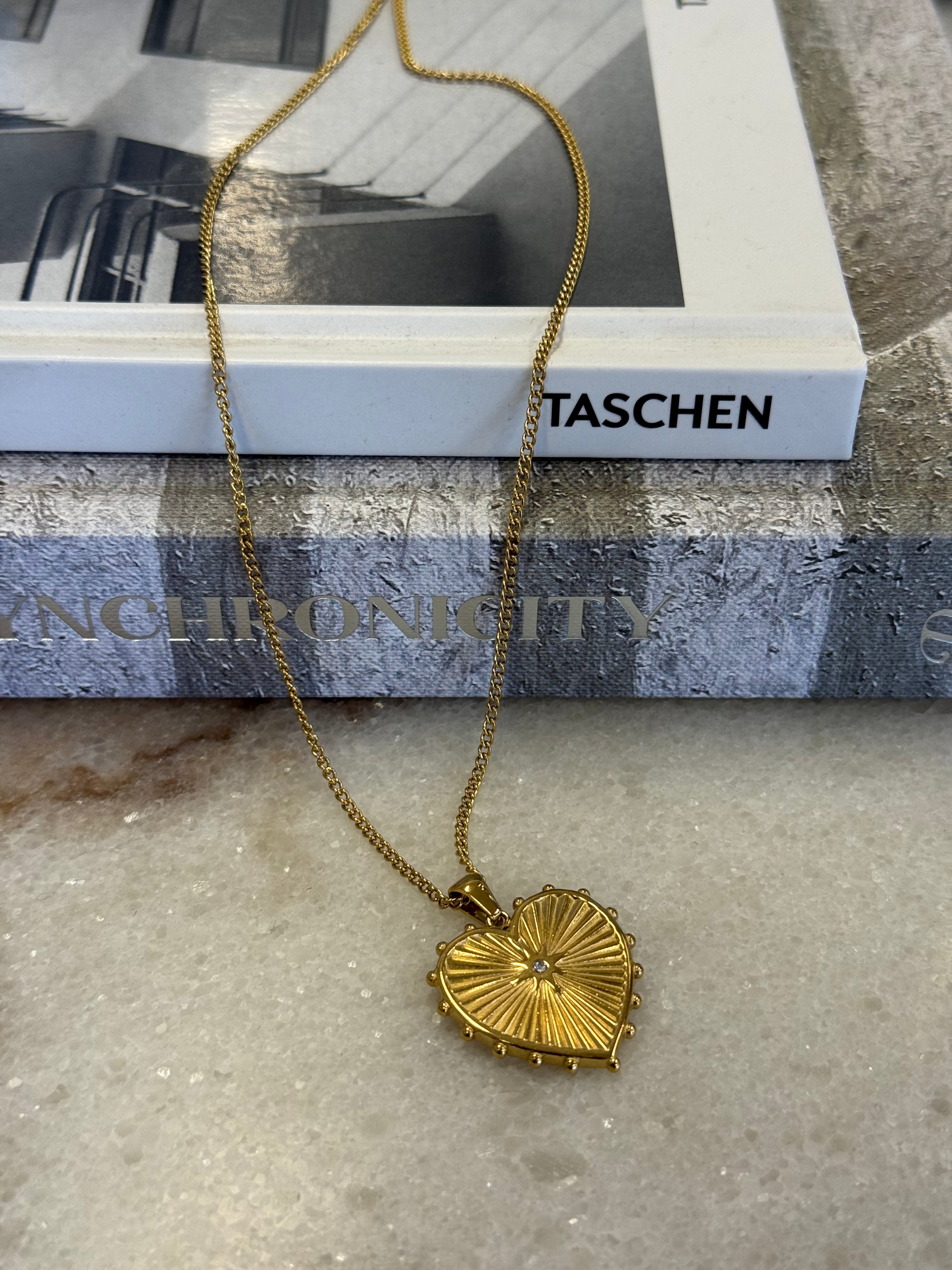Alexandra Heart Chain Gold