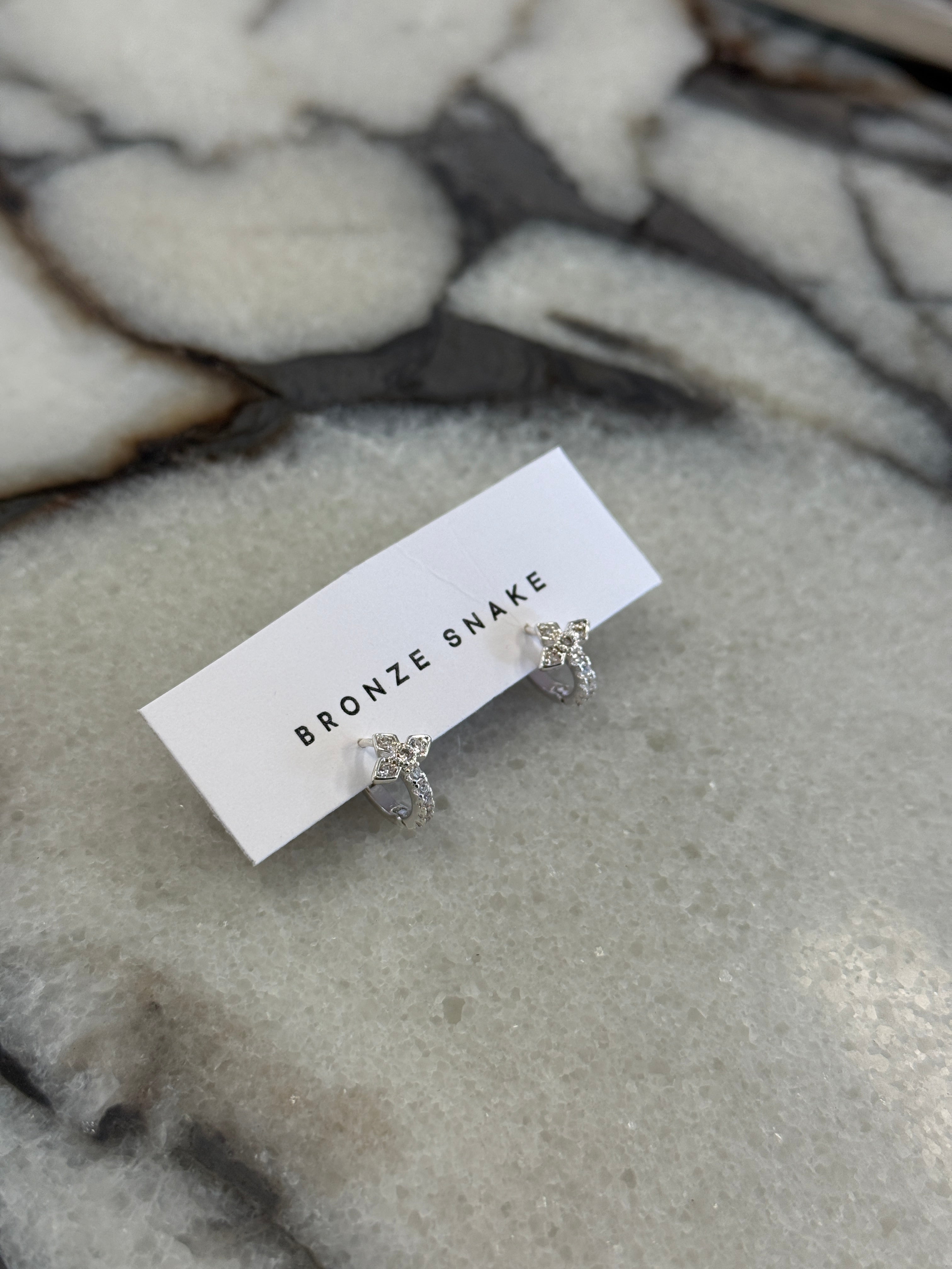 Petit Diamante Huggie Silver