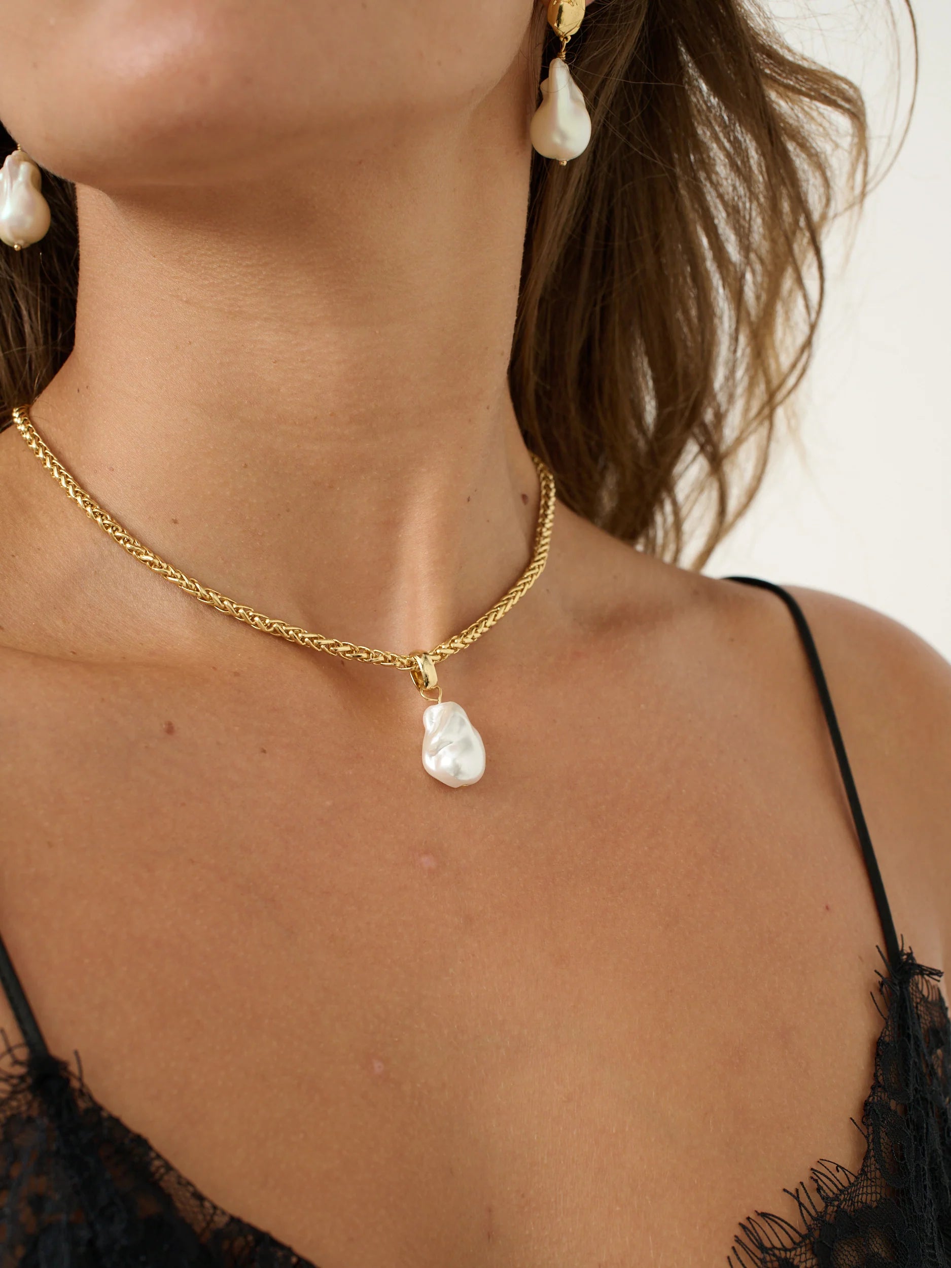 Lidia Pearl Necklace Gold