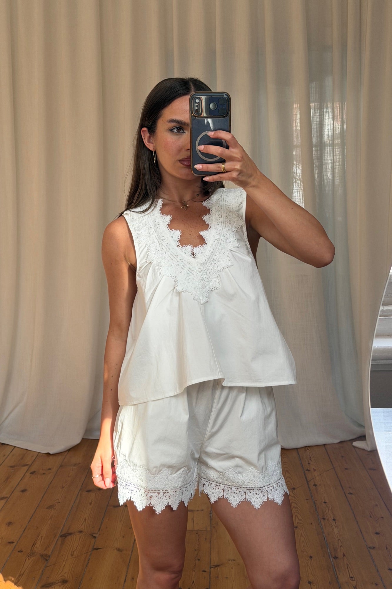 Jazmina Lace Short White