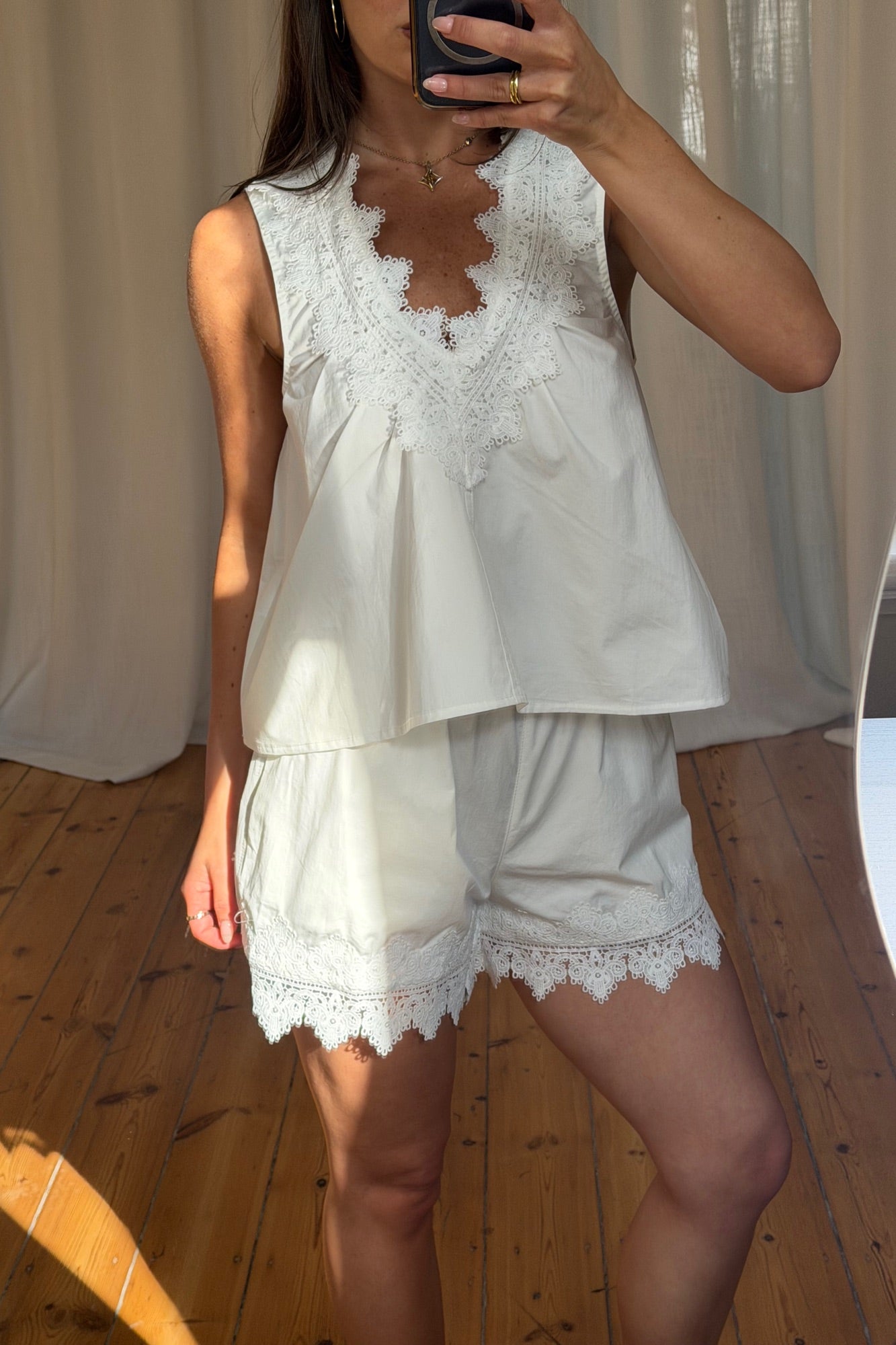 Jazmina Lace Short White
