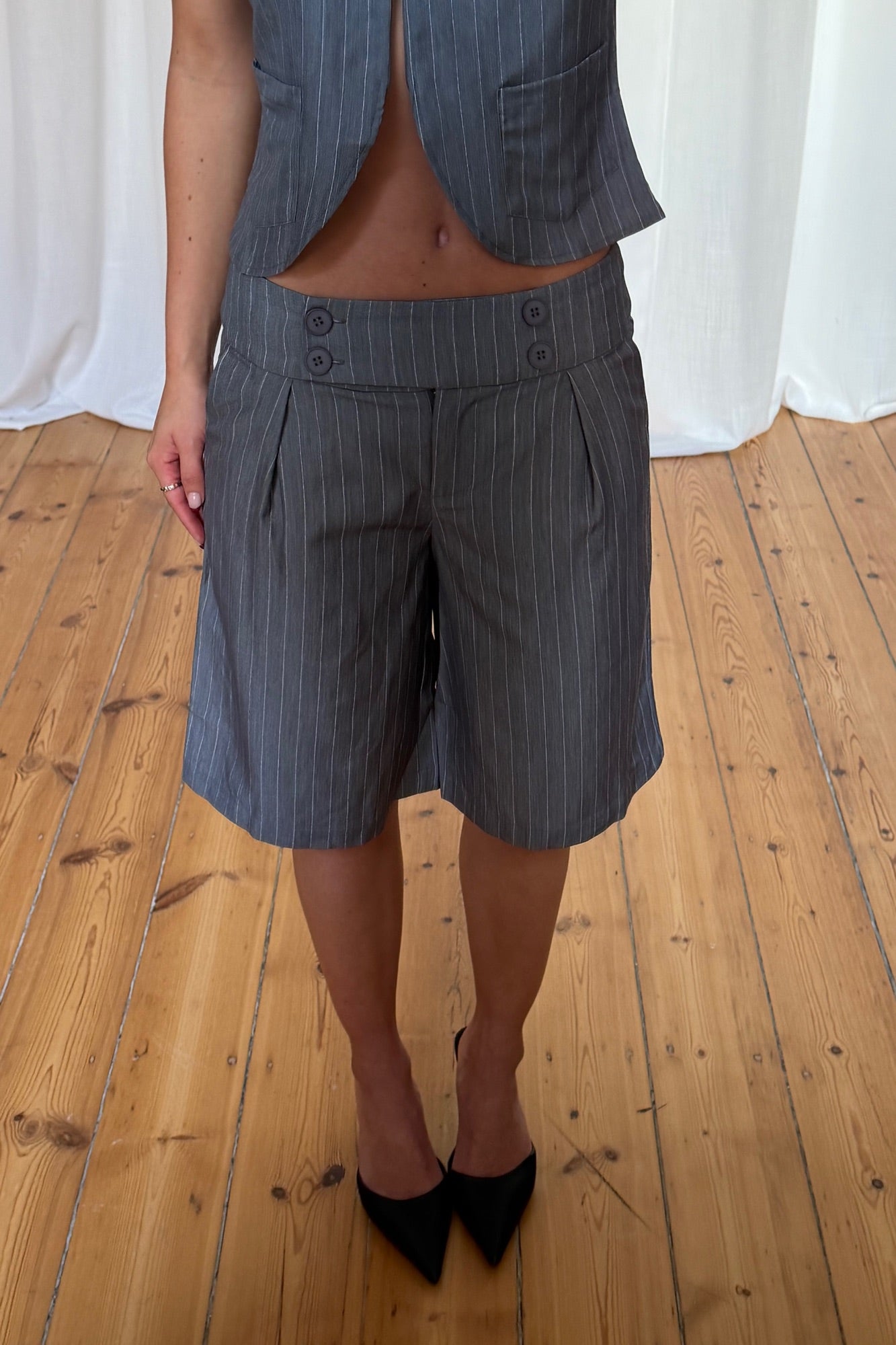 Izzy Bermuda Short Charcoal