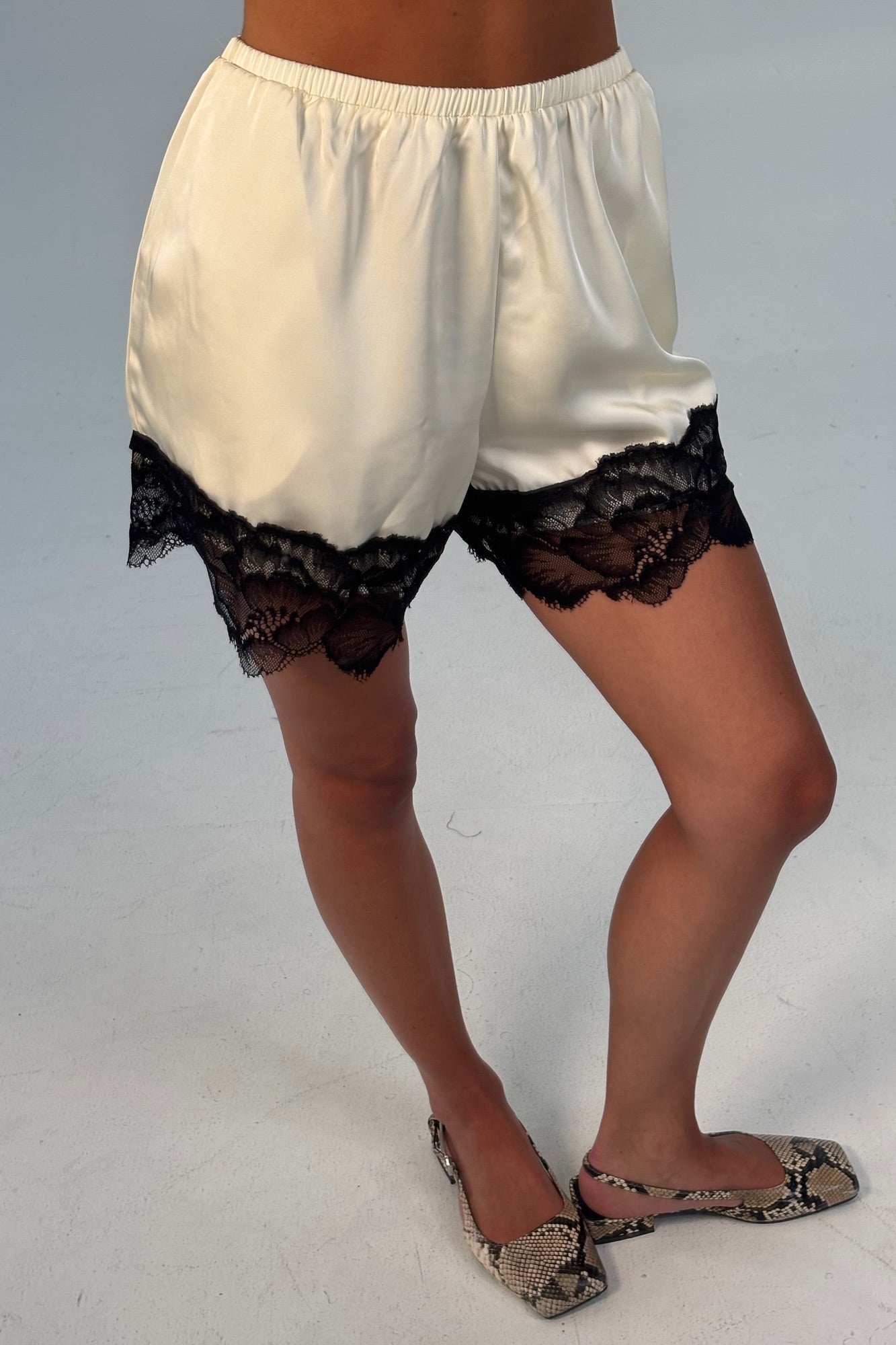 Alias Lace Trim Short White